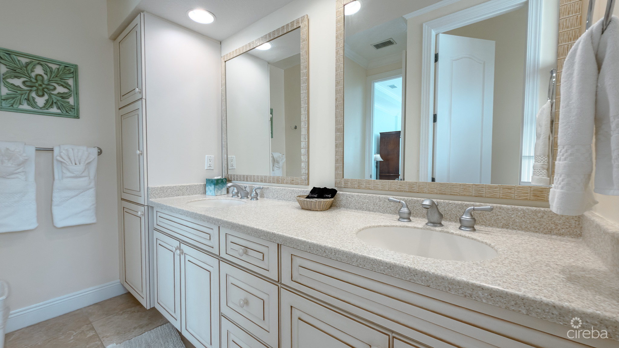 BEACHFRONT CONDO THE CLUB LITTLE CAYMAN