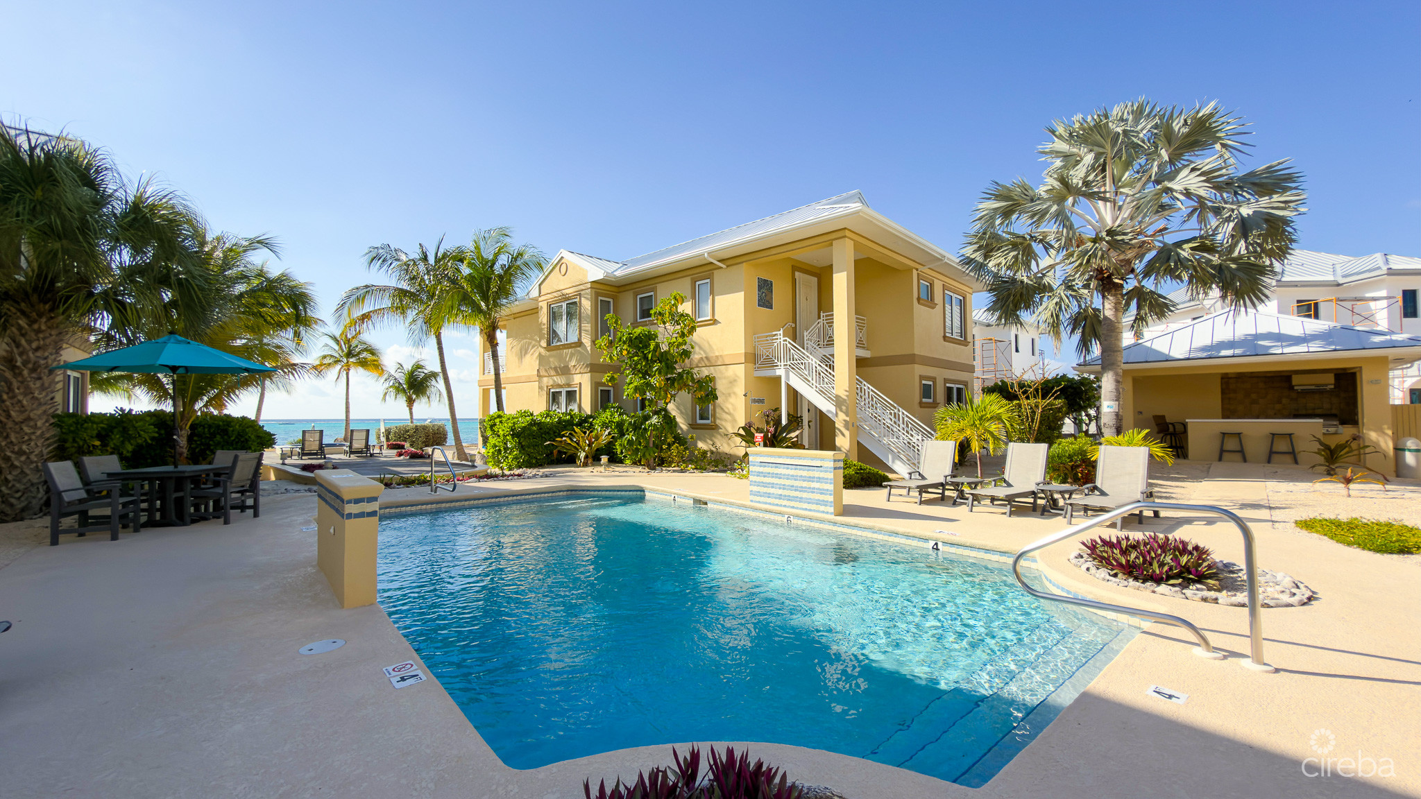 BEACHFRONT CONDO THE CLUB LITTLE CAYMAN