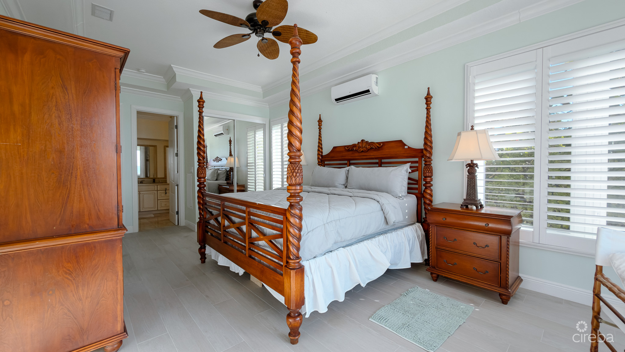 BEACHFRONT CONDO THE CLUB LITTLE CAYMAN