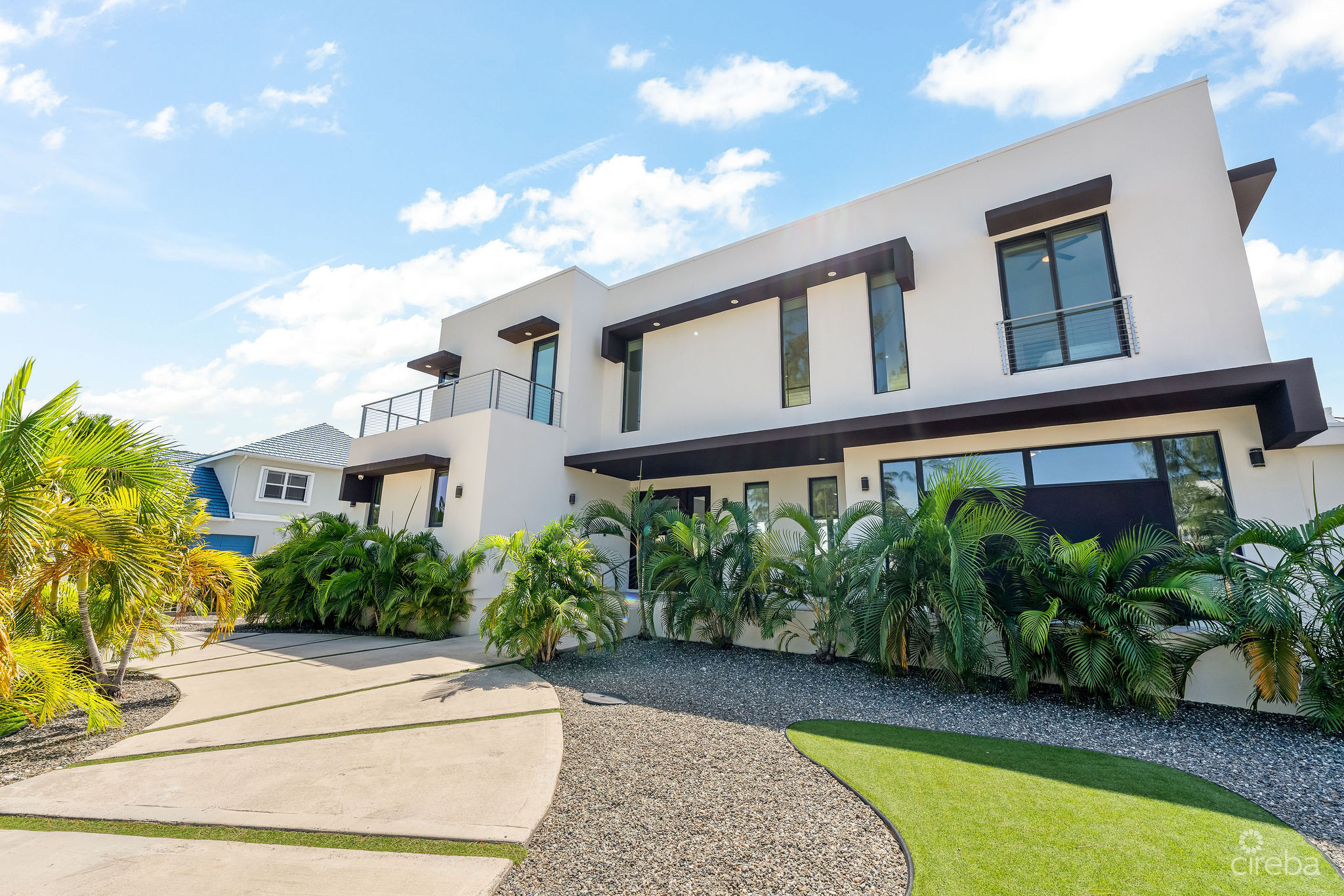 DAUM QUAY 12, CRYSTAL HARBOUR CANAL FRONT HOME