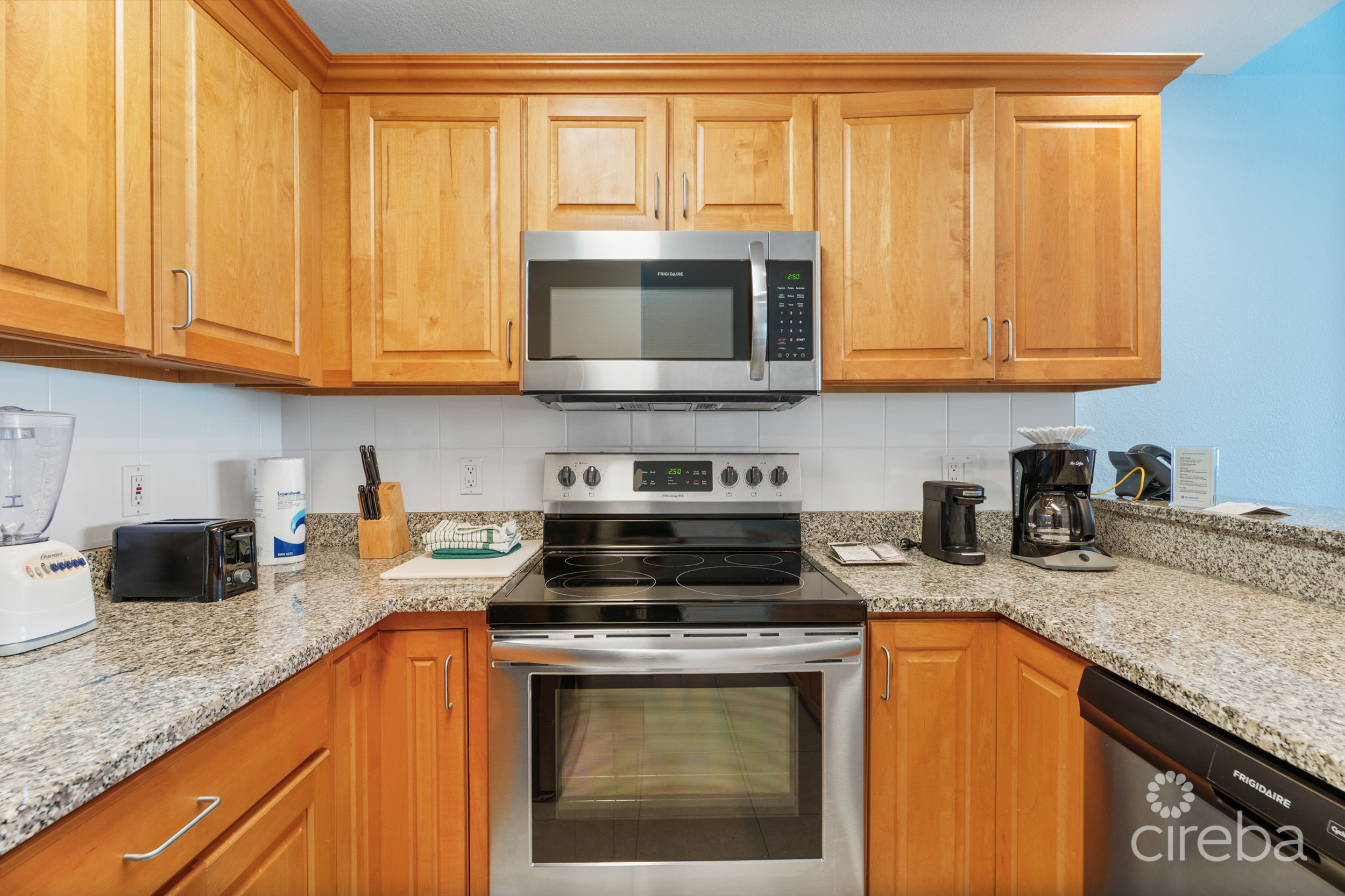 CASTAWAY COVE BEACHFRONT – 2 BED, 2 BATH, A AND B LOCK OFF UNIT