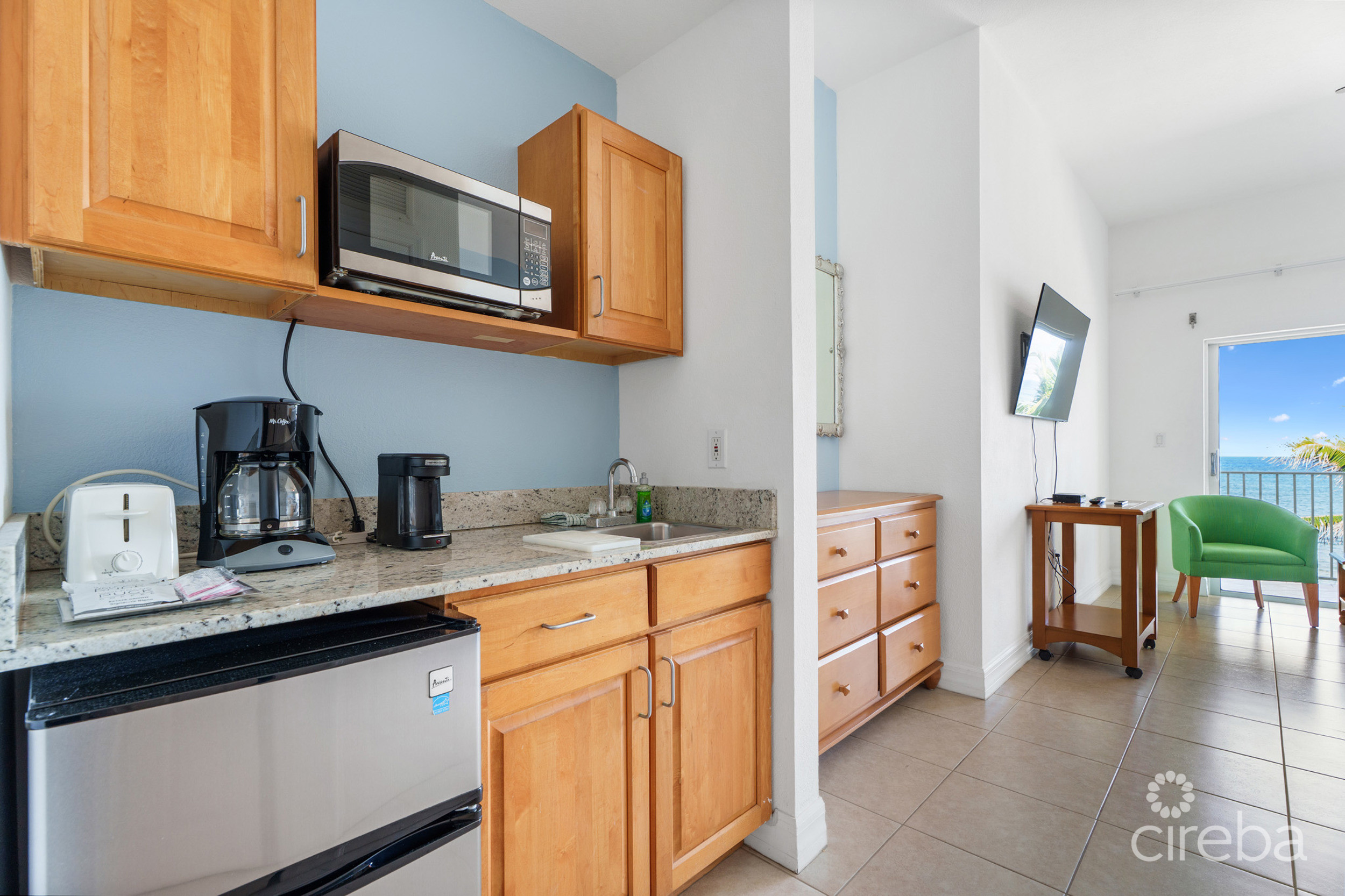 CASTAWAY COVE BEACHFRONT – 2 BED, 2 BATH, A AND B LOCK OFF UNIT