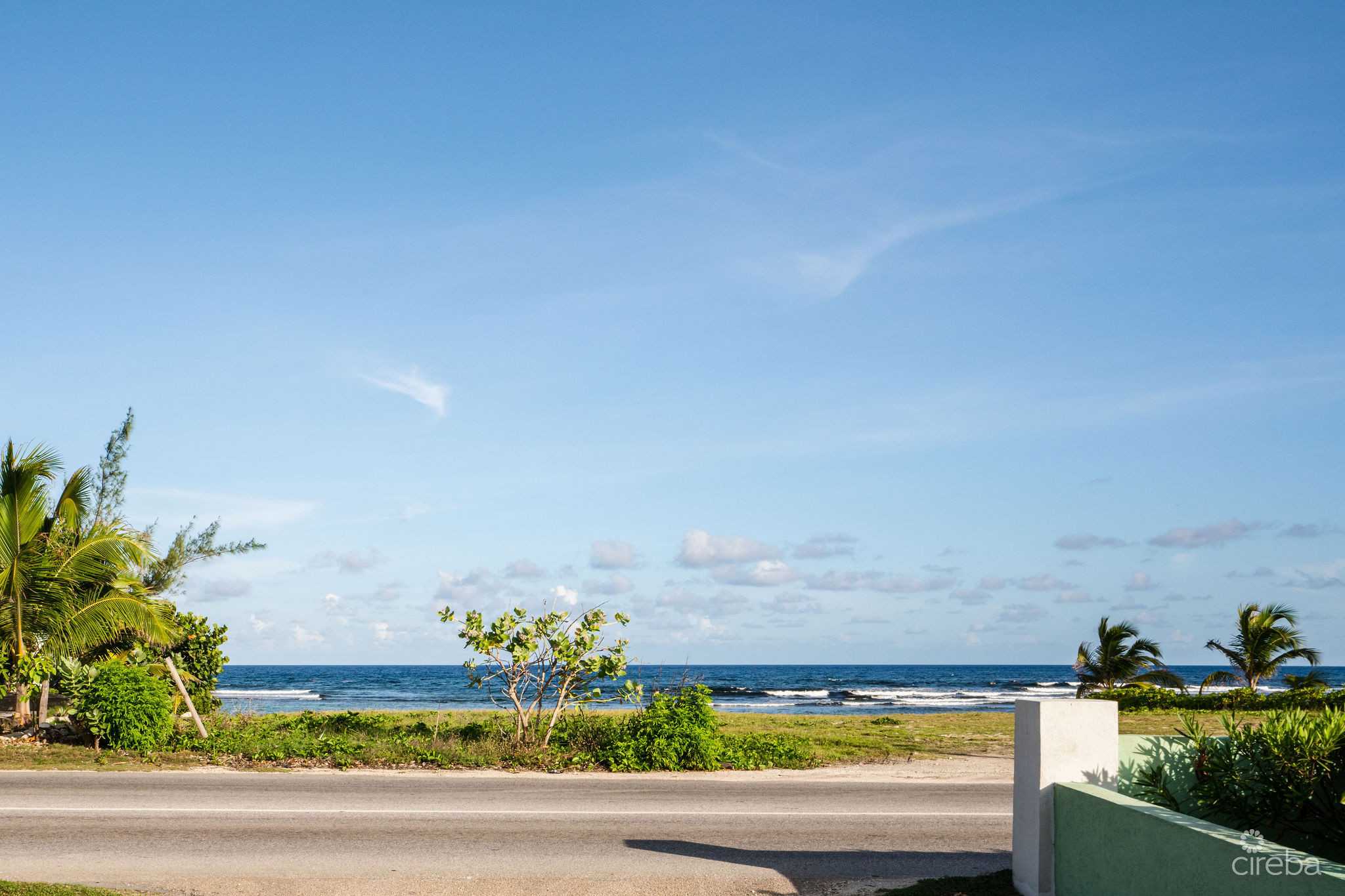 CHARMING OCEANVIEW COTTAGE EXPANSIVE 0.89 ACRE LOT