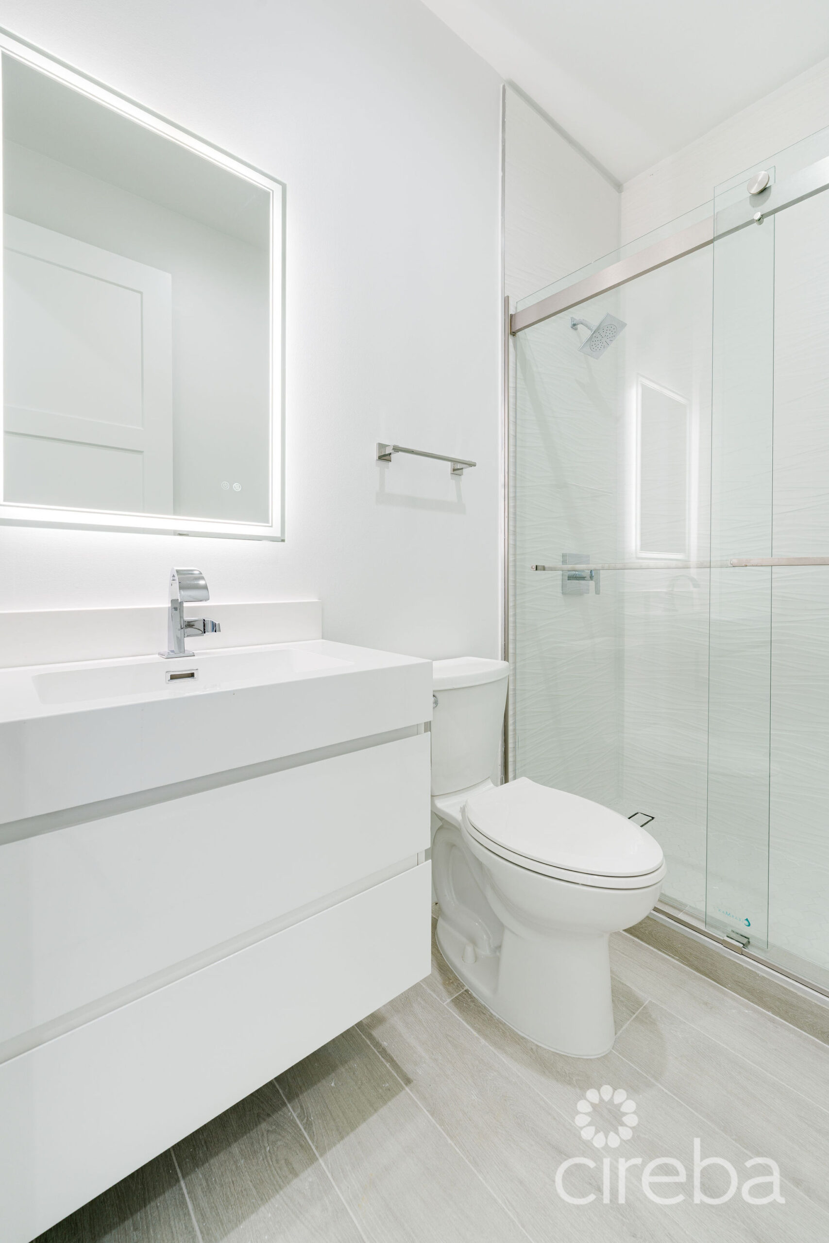 SPACIOUS & MODERN 3 BR TOWNHOME – EXCELLENT LOCATION!