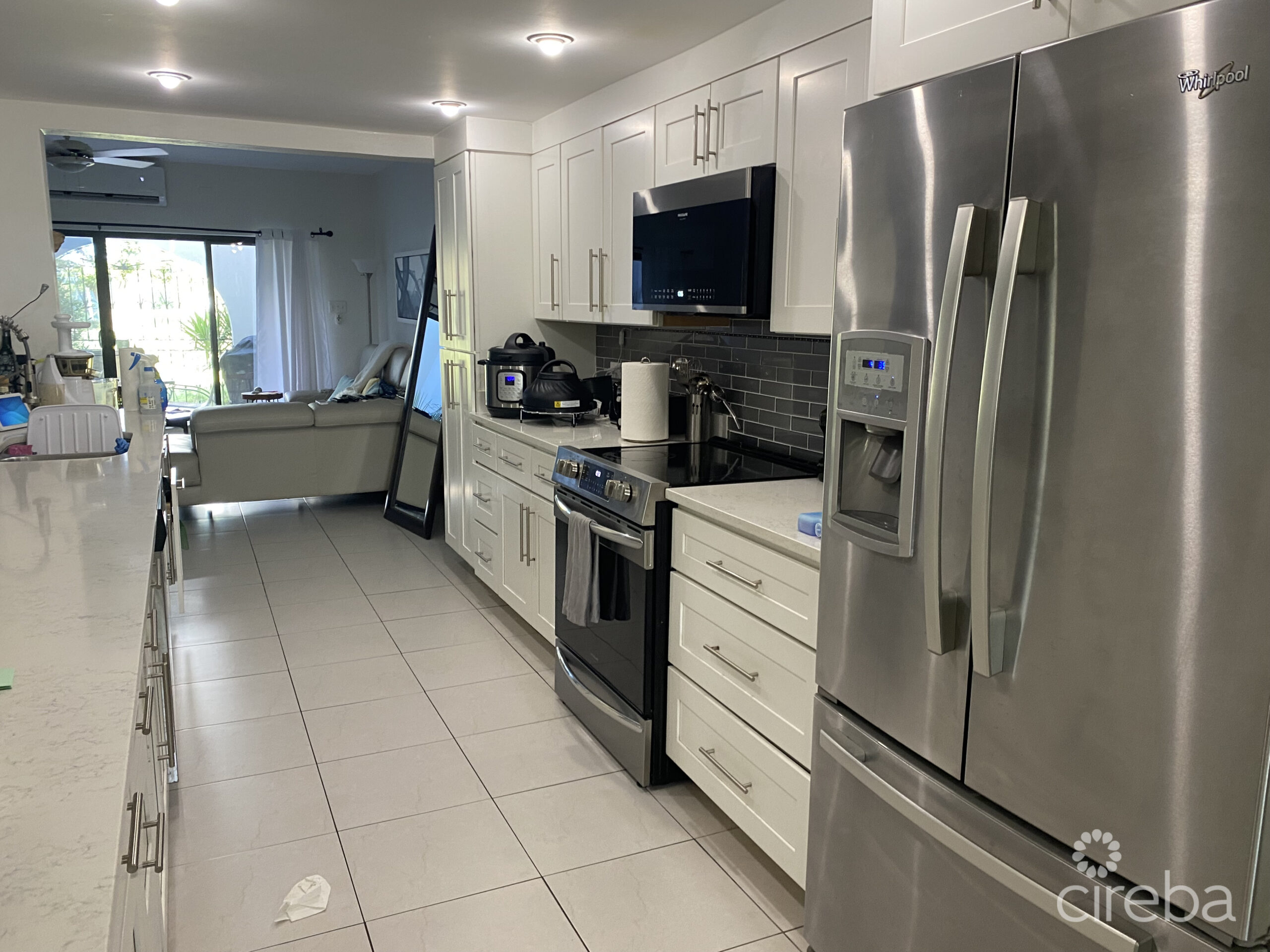 LIME TREE BAY TOWNHOUSE 2 BED FREEHOLD! SMB CORRIDOR