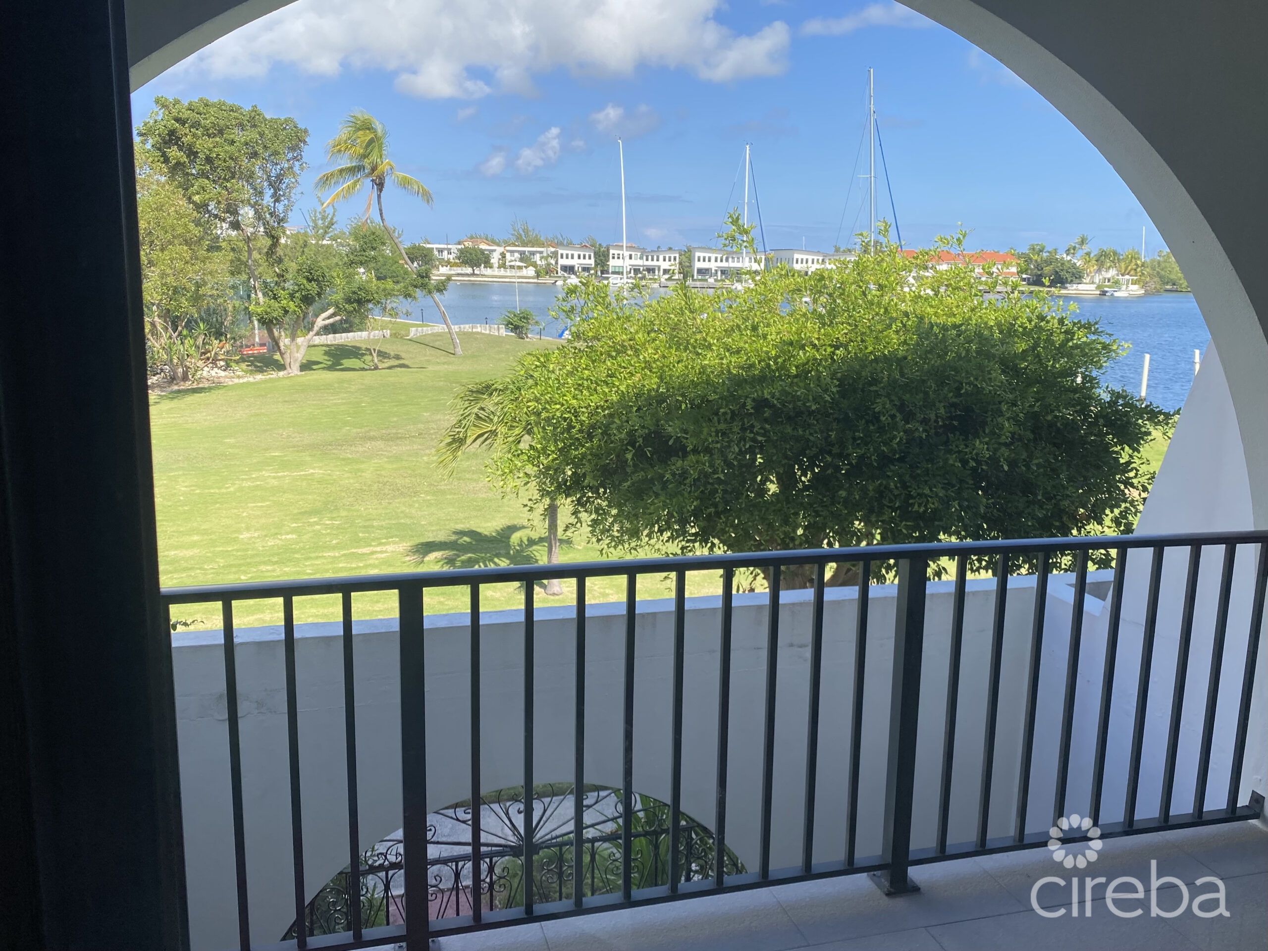 LIME TREE BAY TOWNHOUSE 2 BED FREEHOLD! SMB CORRIDOR