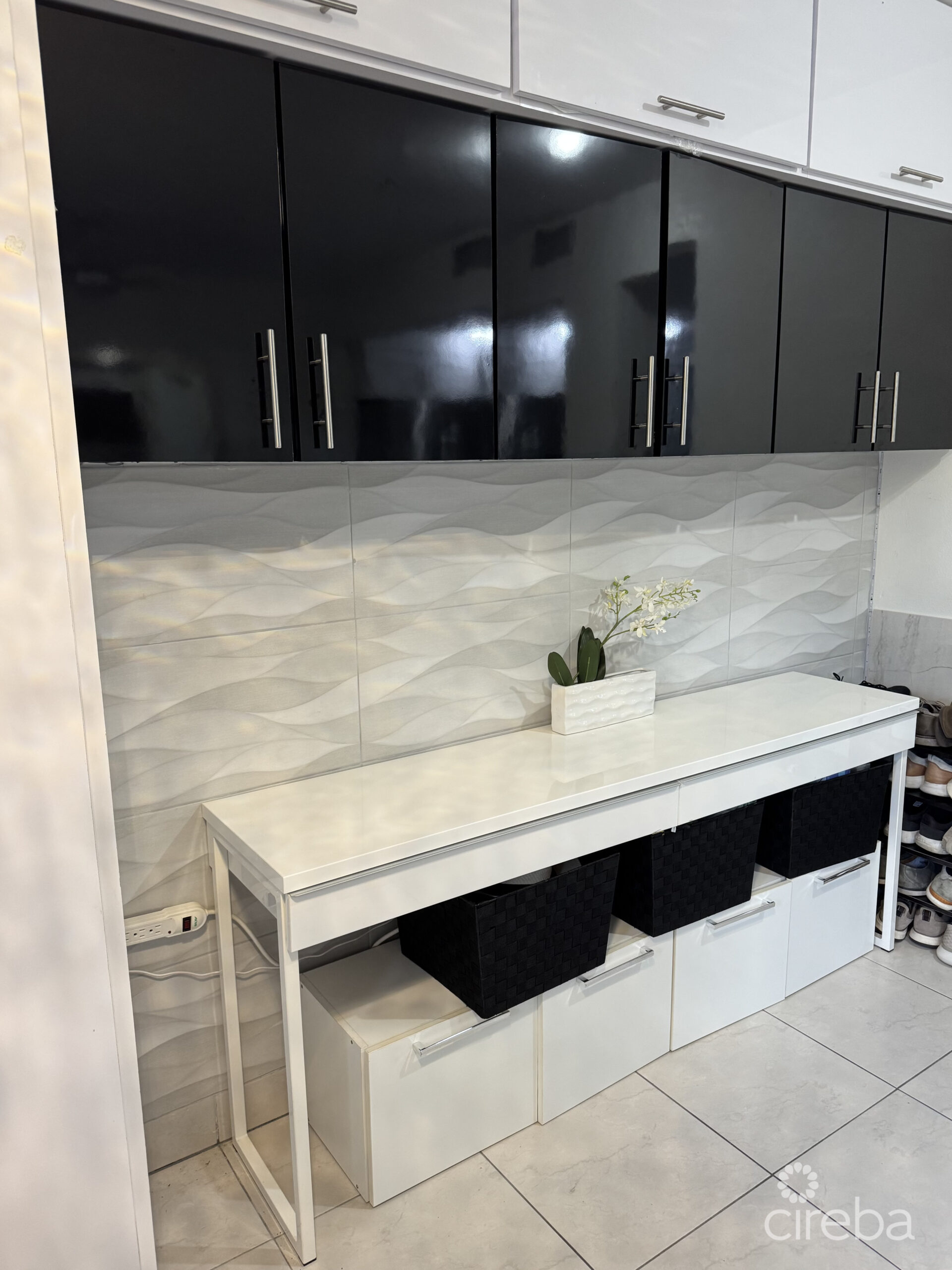 LIME TREE BAY TOWNHOUSE 2 BED FREEHOLD! SMB CORRIDOR