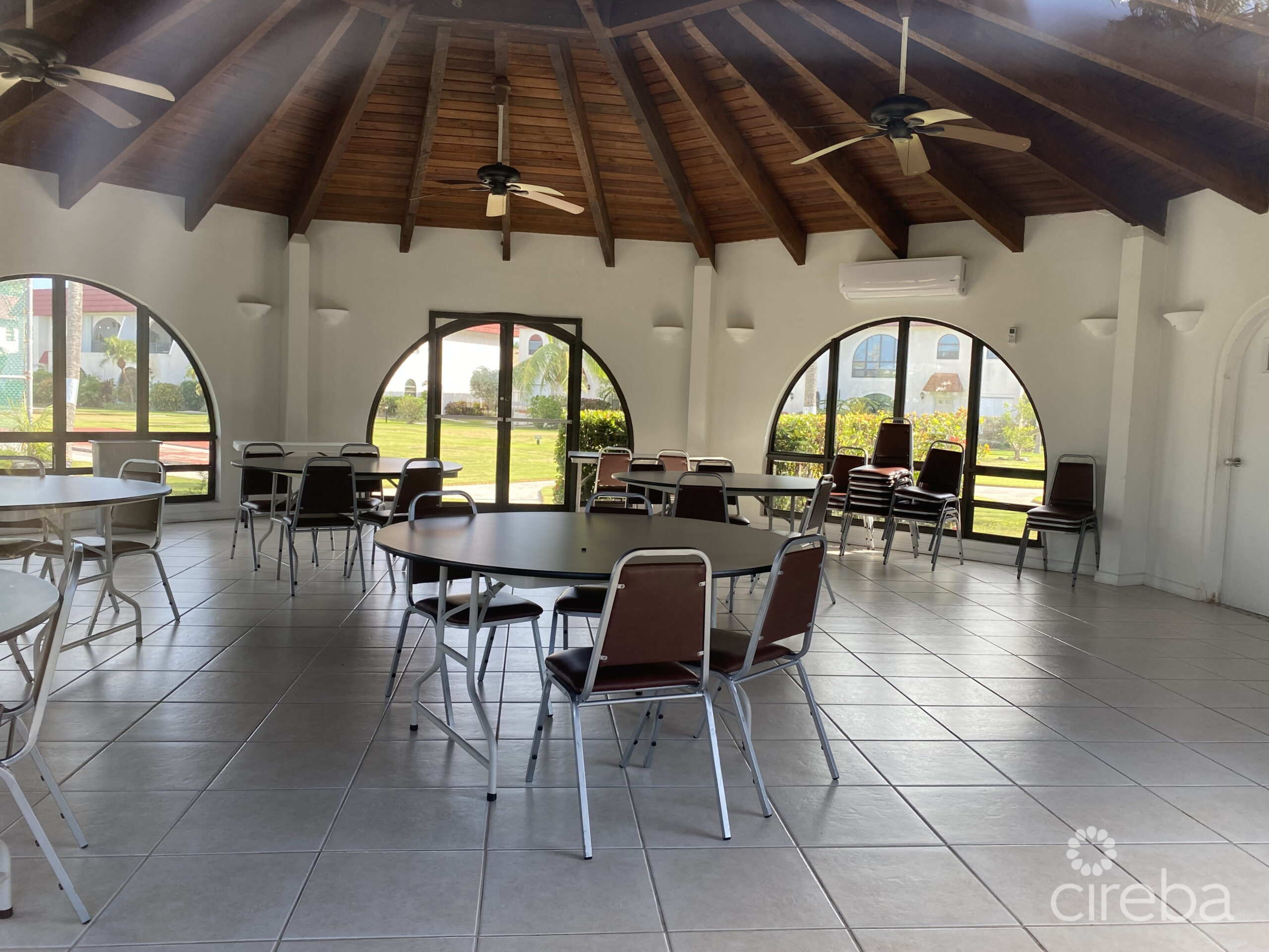 LIME TREE BAY TOWNHOUSE 2 BED FREEHOLD! SMB CORRIDOR