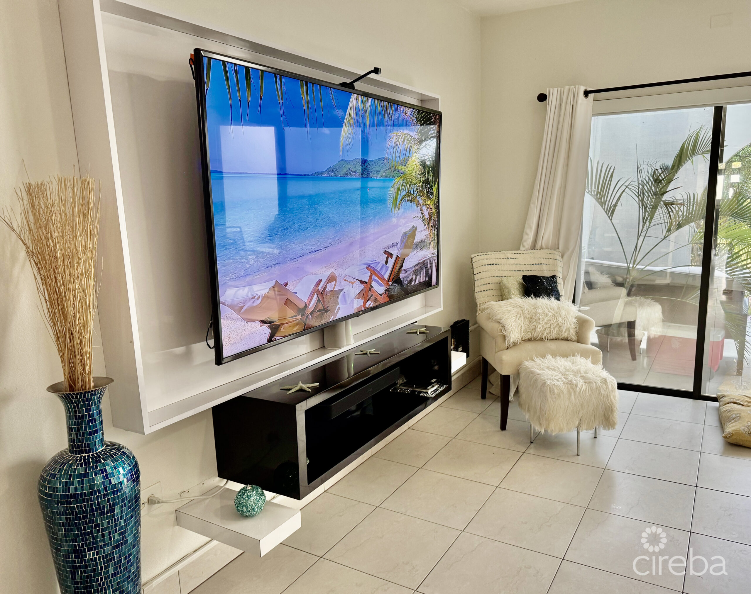 LIME TREE BAY TOWNHOUSE 2 BED FREEHOLD! SMB CORRIDOR