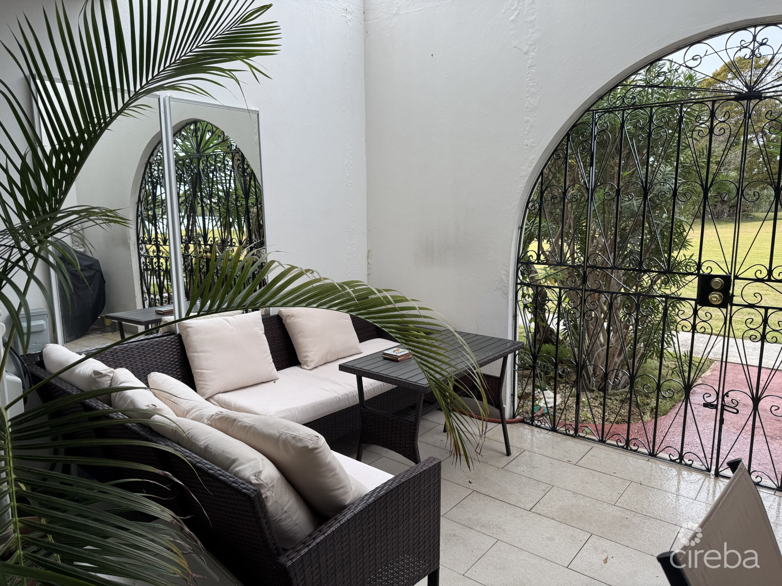 LIME TREE BAY TOWNHOUSE 2 BED FREEHOLD! SMB CORRIDOR