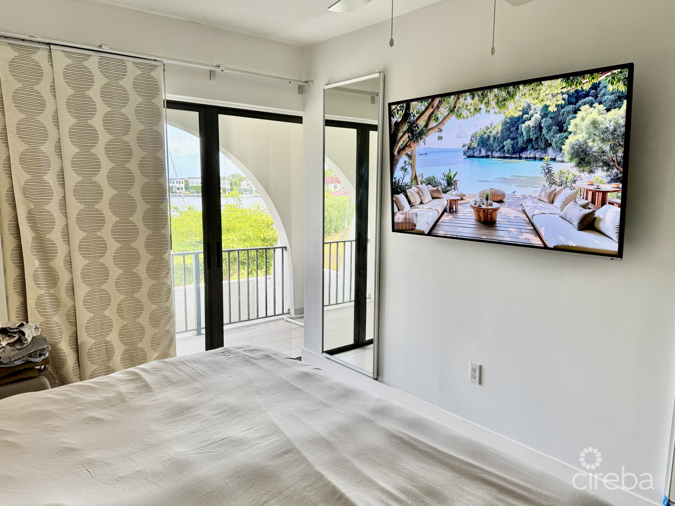 LIME TREE BAY TOWNHOUSE 2 BED FREEHOLD! SMB CORRIDOR