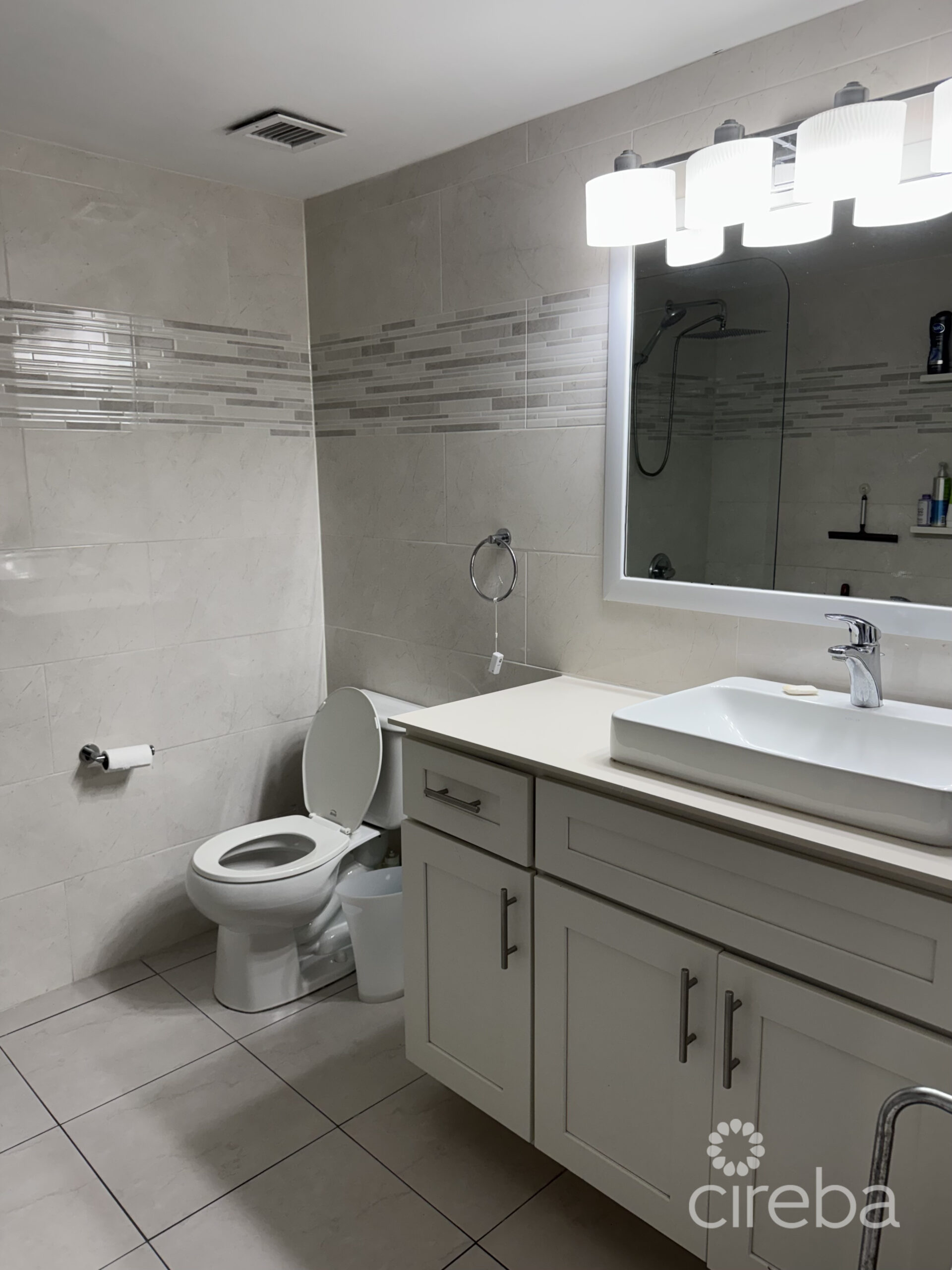 LIME TREE BAY TOWNHOUSE 2 BED FREEHOLD! SMB CORRIDOR