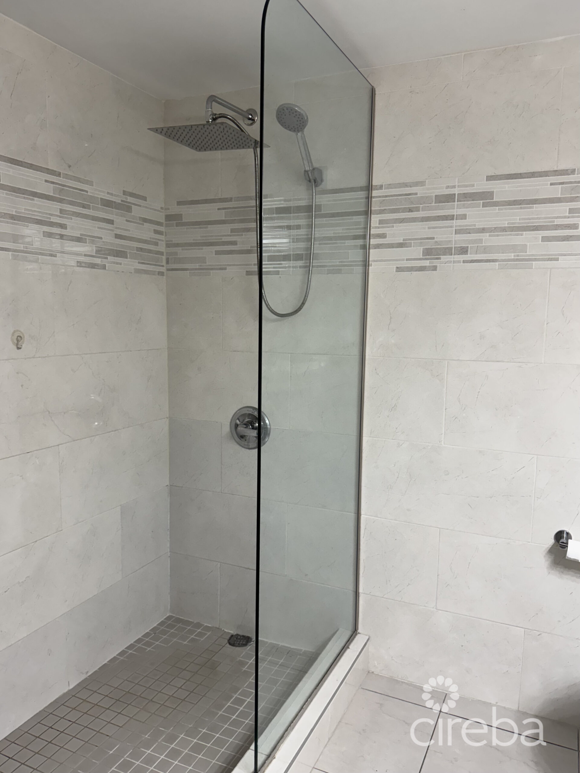 LIME TREE BAY TOWNHOUSE 2 BED FREEHOLD! SMB CORRIDOR