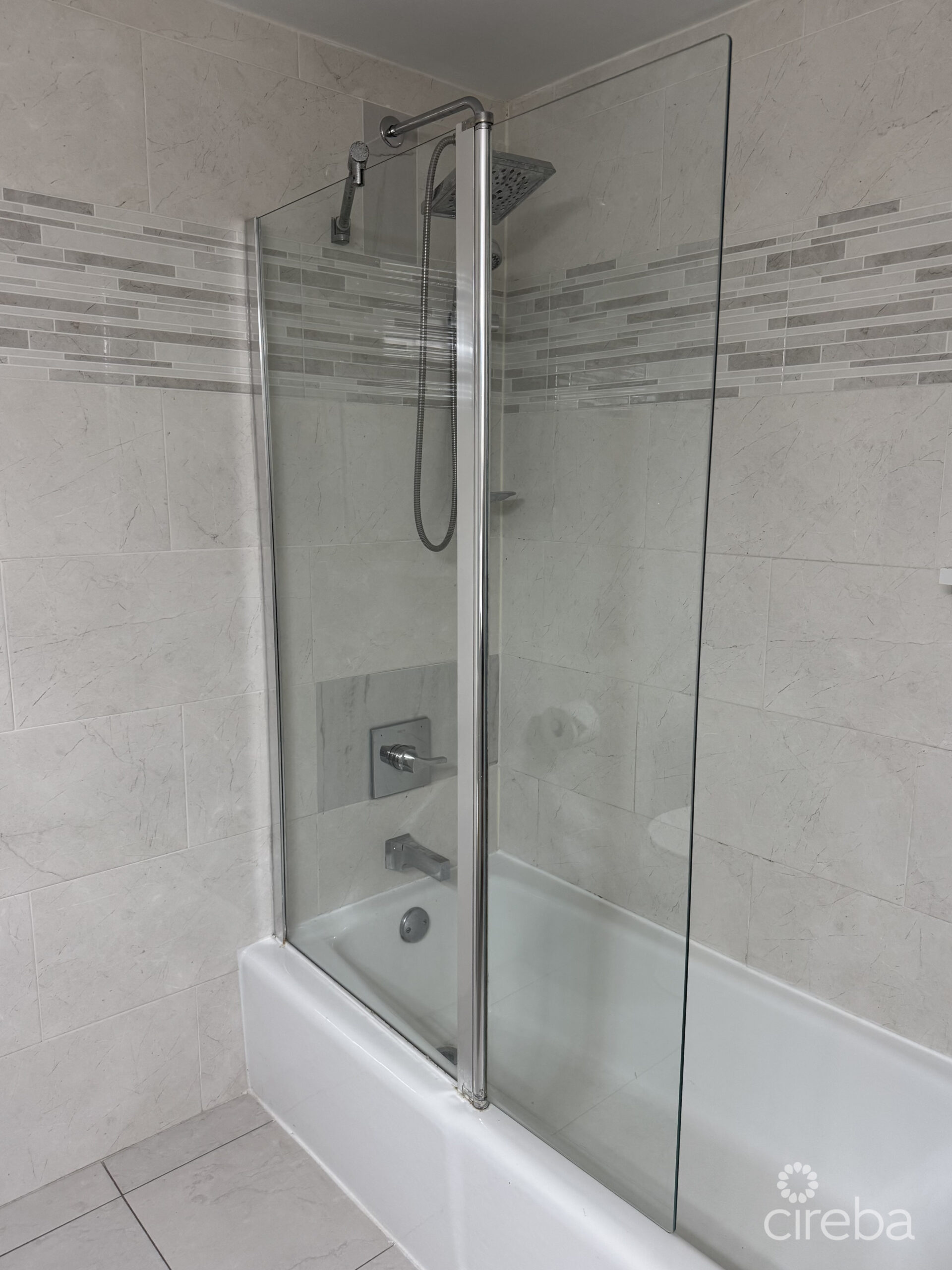 LIME TREE BAY TOWNHOUSE 2 BED FREEHOLD! SMB CORRIDOR