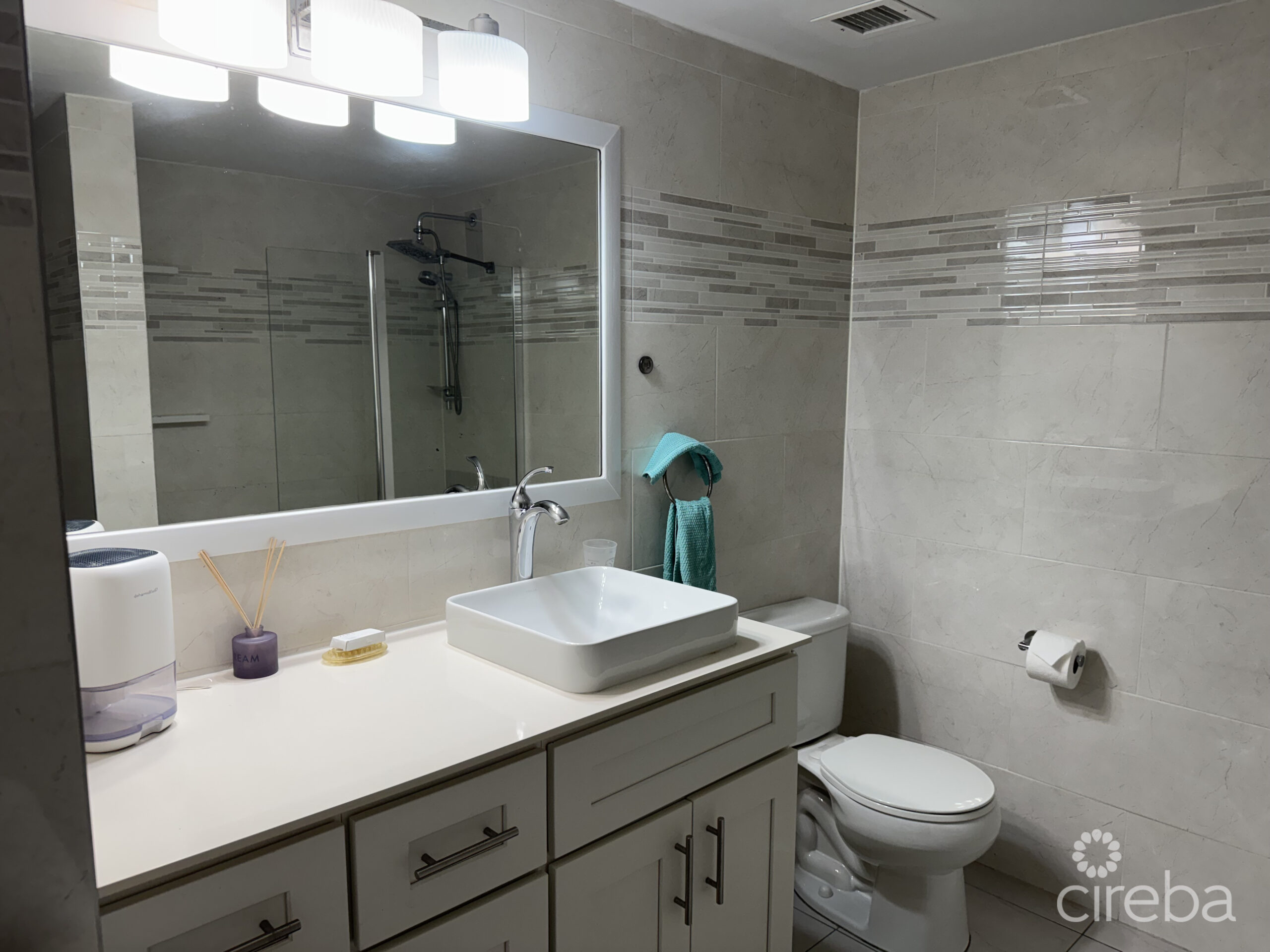 LIME TREE BAY TOWNHOUSE 2 BED FREEHOLD! SMB CORRIDOR