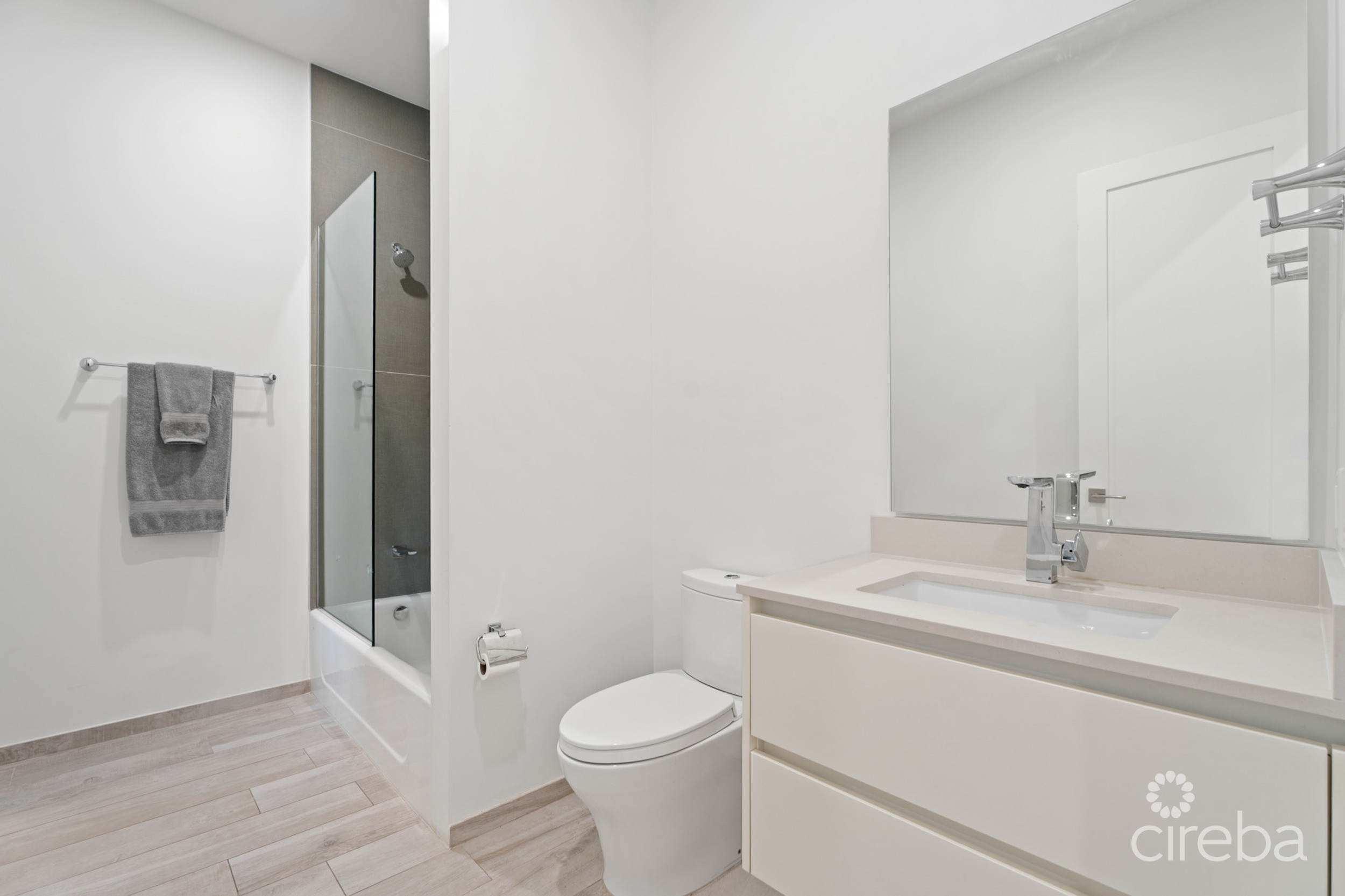 AURA #107, – GROUND FLOOR 3 BED POOLFRONT RESIDENCE