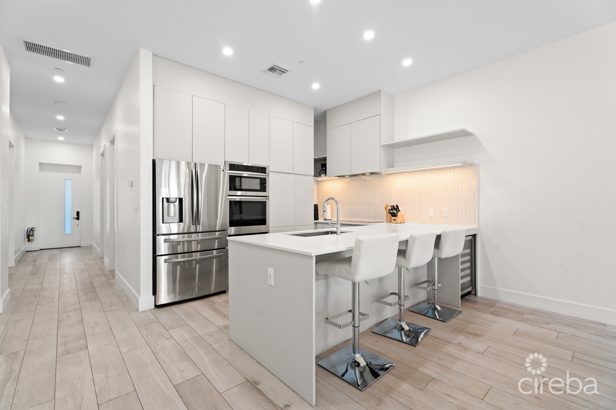 AURA #107, – GROUND FLOOR 3 BED POOLFRONT RESIDENCE