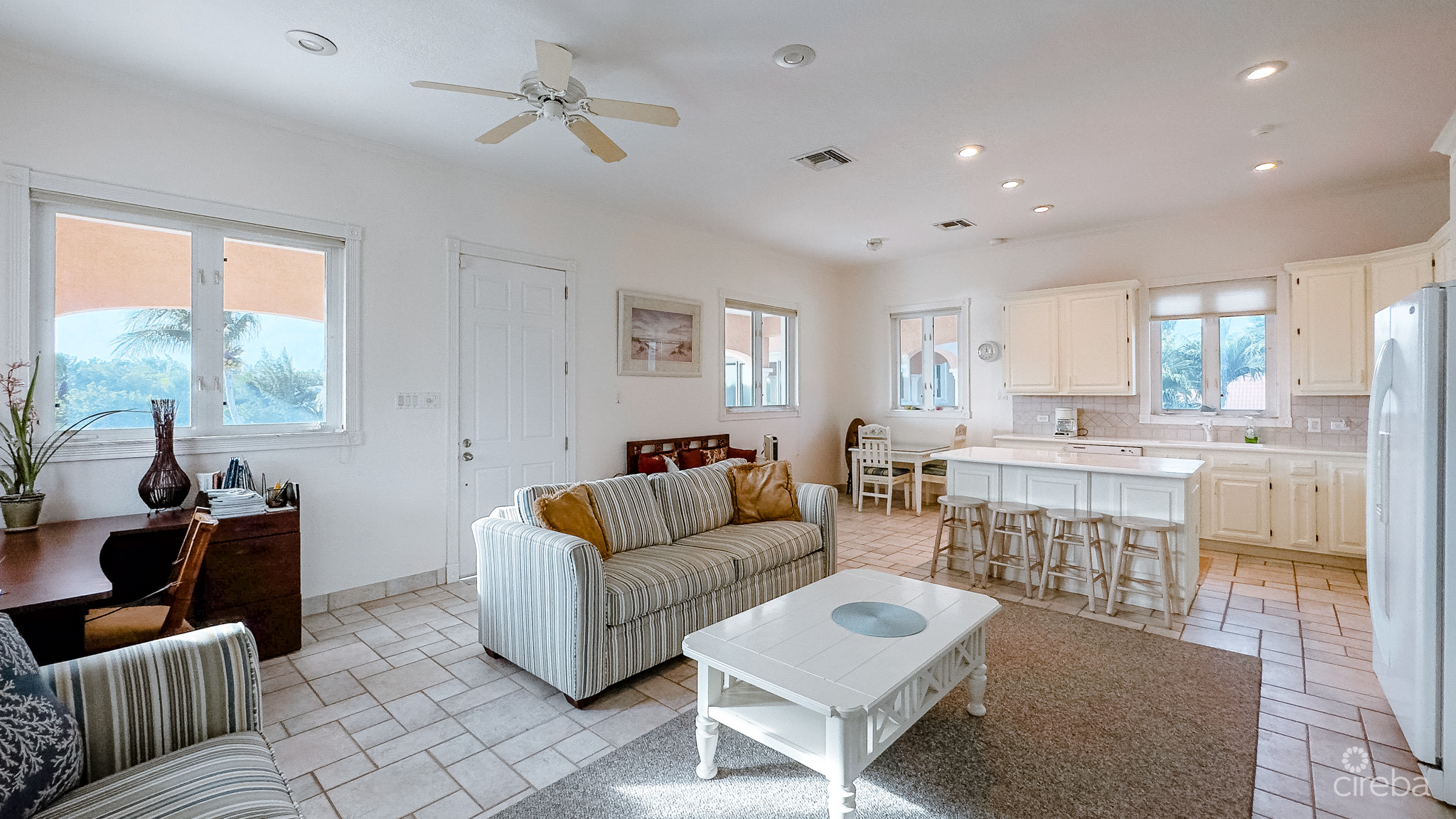 YACHT CLUB CANAL FRONT HOME