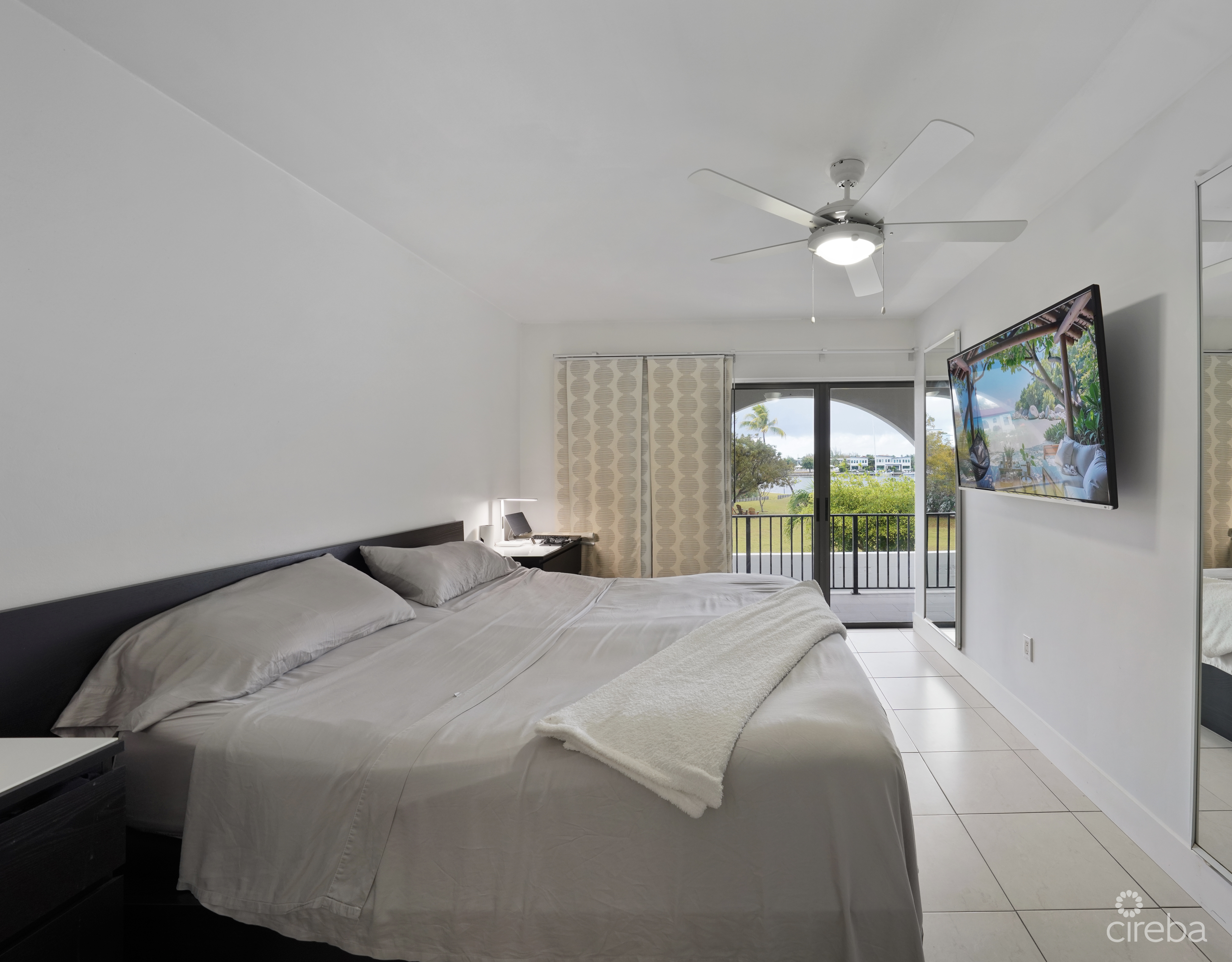 LIME TREE BAY TOWNHOUSE 2 BED 2.5 BATH SMB CORRIDOR