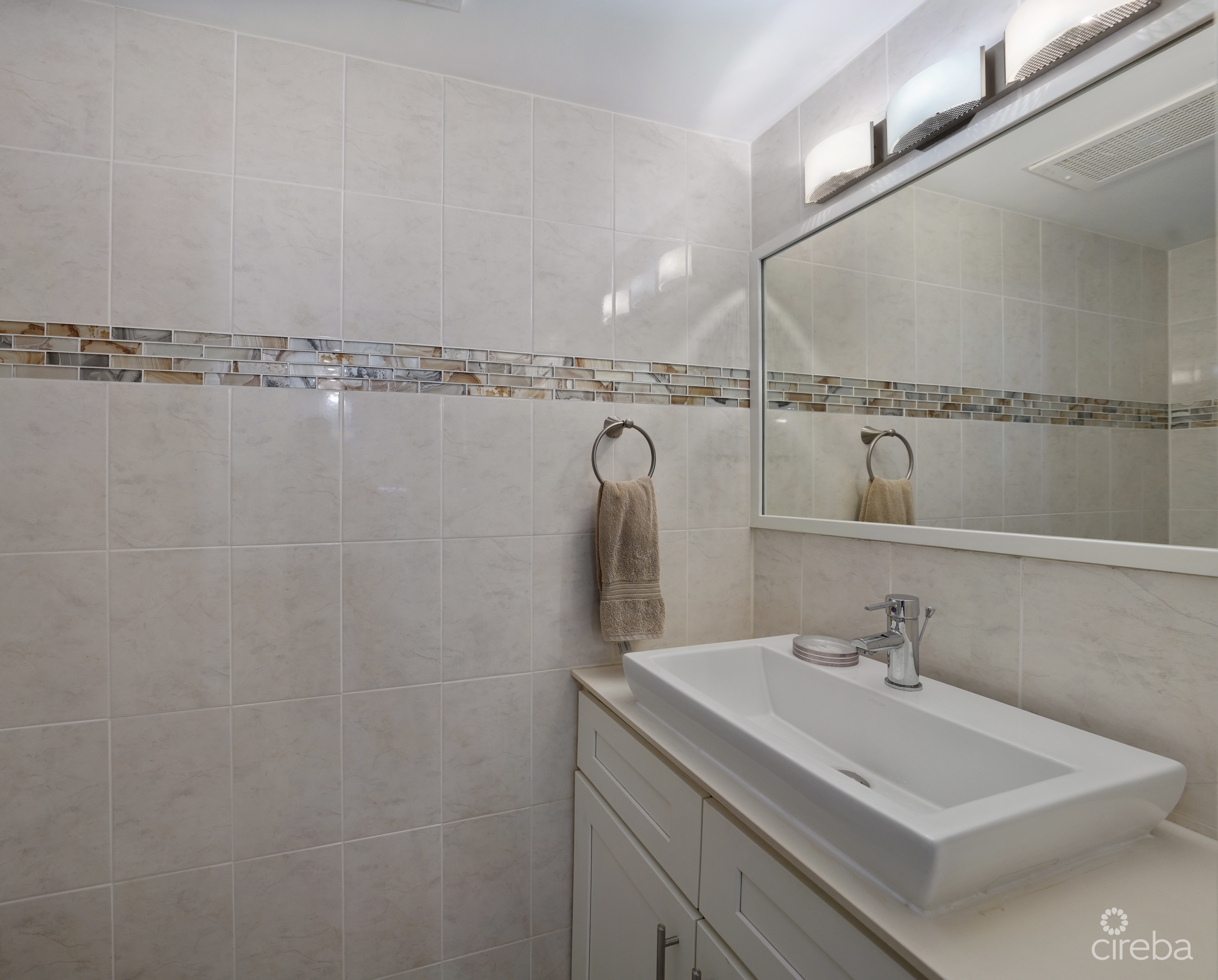 LIME TREE BAY TOWNHOUSE 2 BED 2.5 BATH SMB CORRIDOR