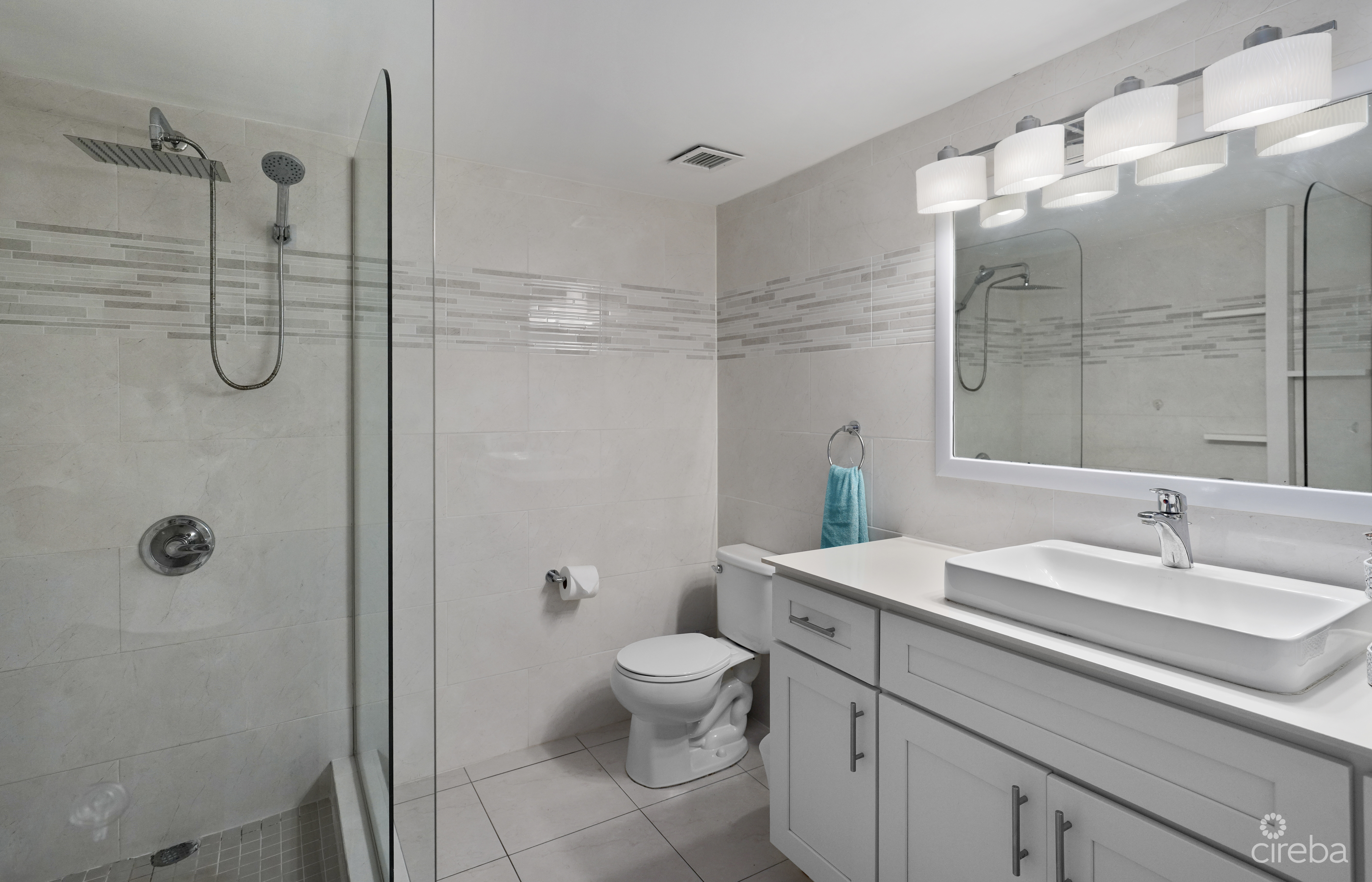 LIME TREE BAY TOWNHOUSE 2 BED 2.5 BATH SMB CORRIDOR
