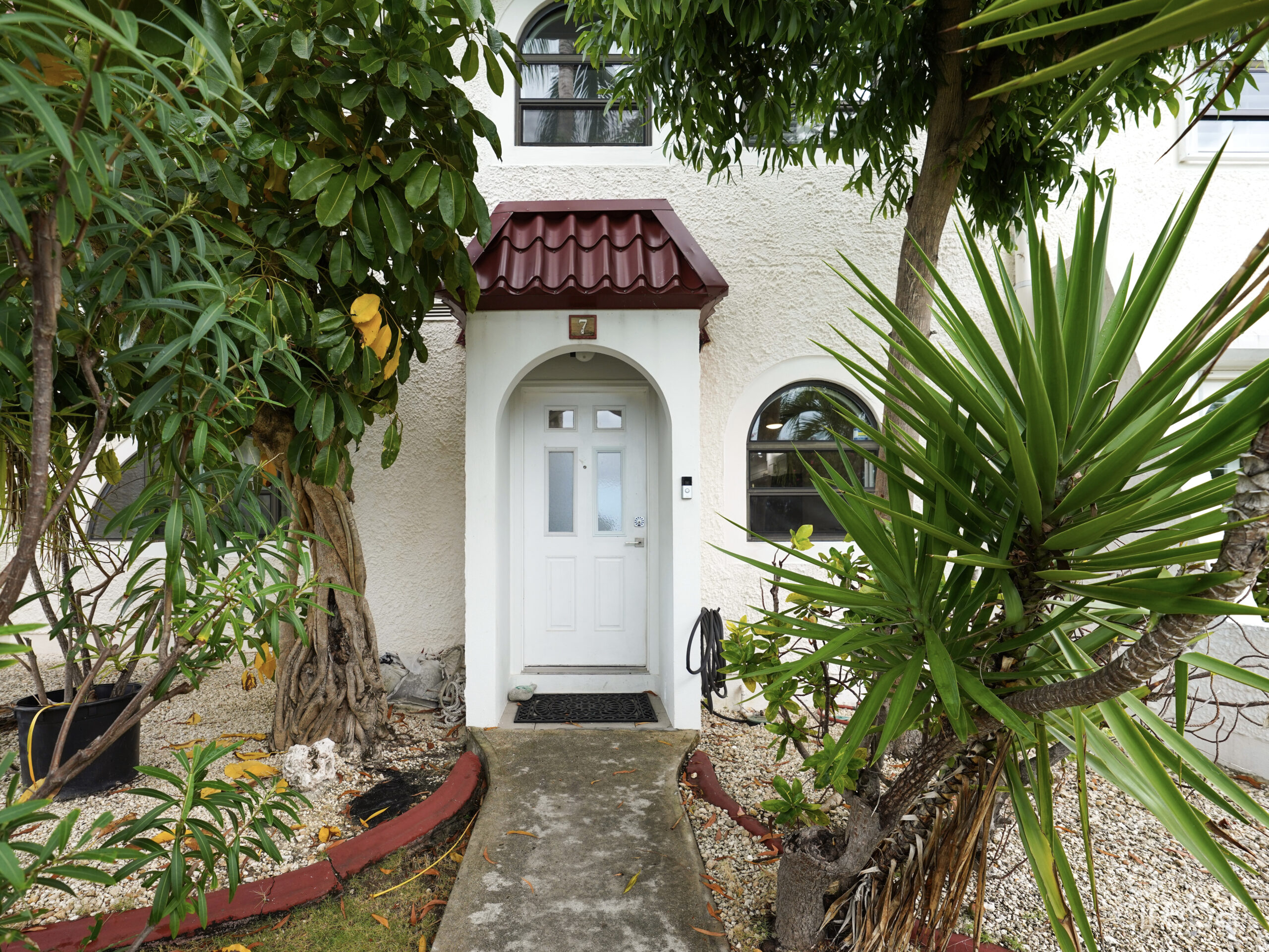 LIME TREE BAY TOWNHOUSE 2 BED 2.5 BATH SMB CORRIDOR