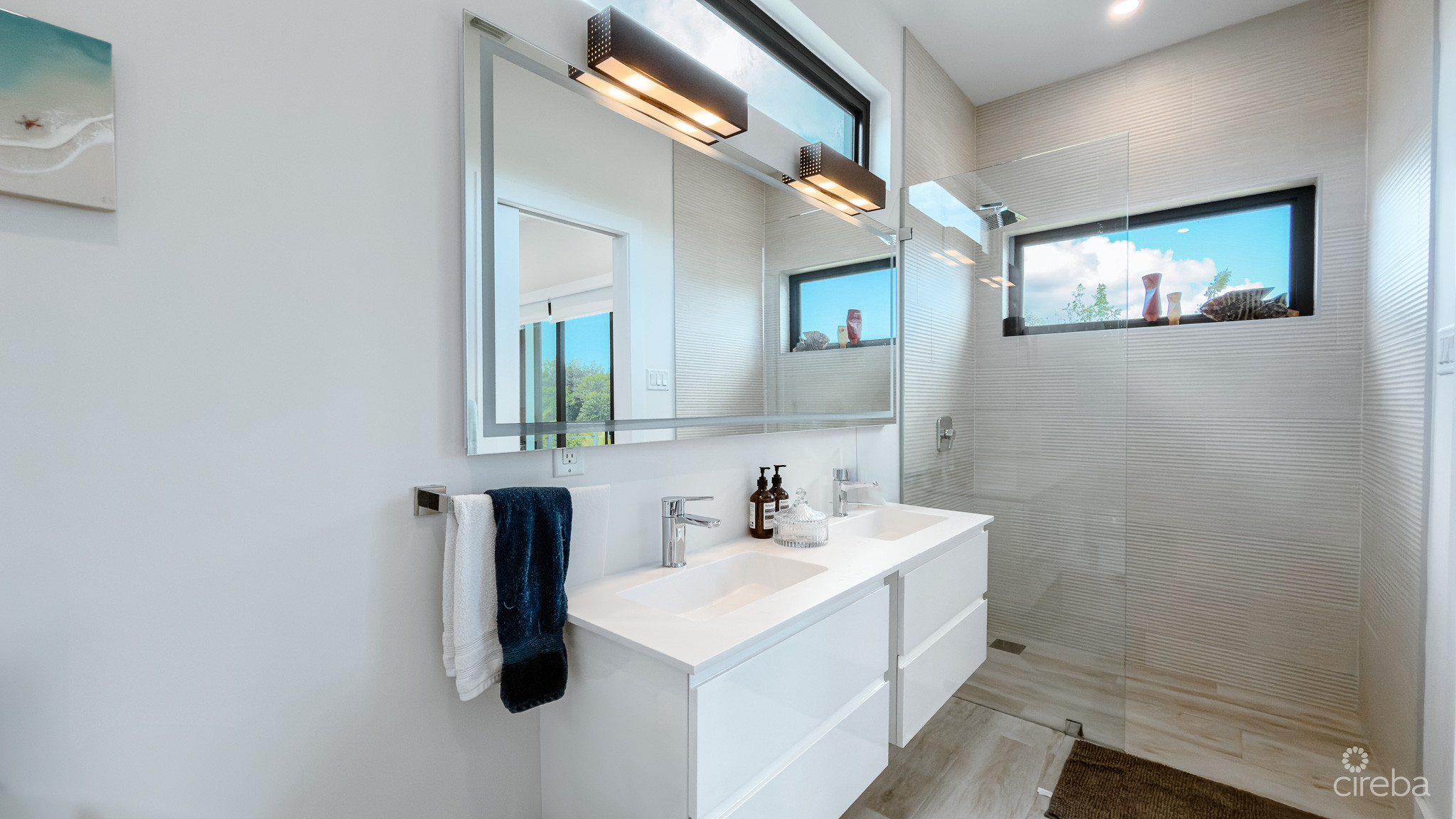 THE LAGOONS 3 BED WATERFRONT TOWNHOUSE