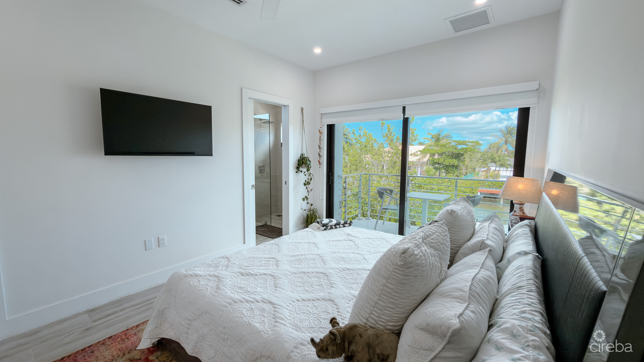 THE LAGOONS 3 BED WATERFRONT TOWNHOUSE