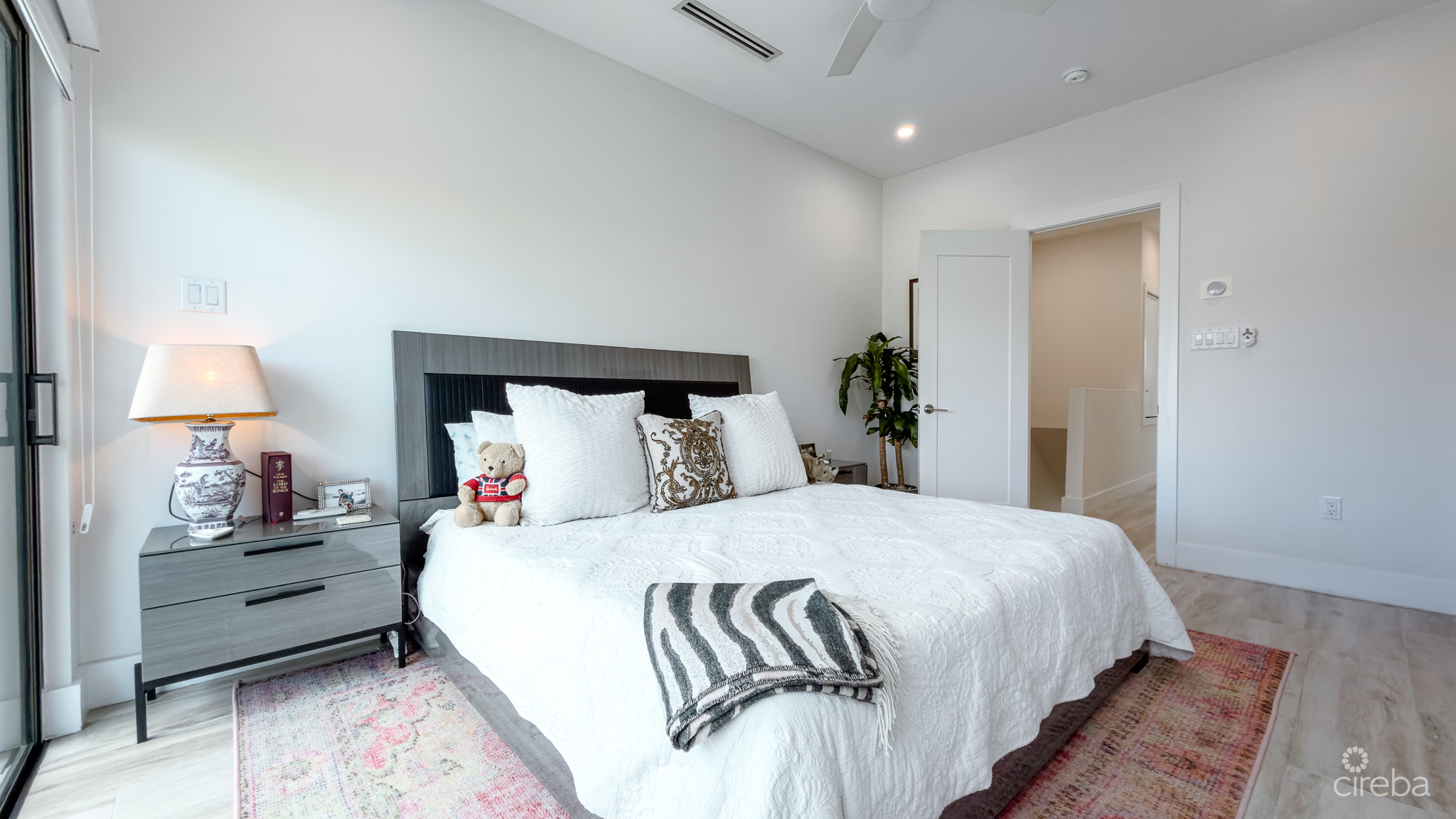 THE LAGOONS 3 BED WATERFRONT TOWNHOUSE