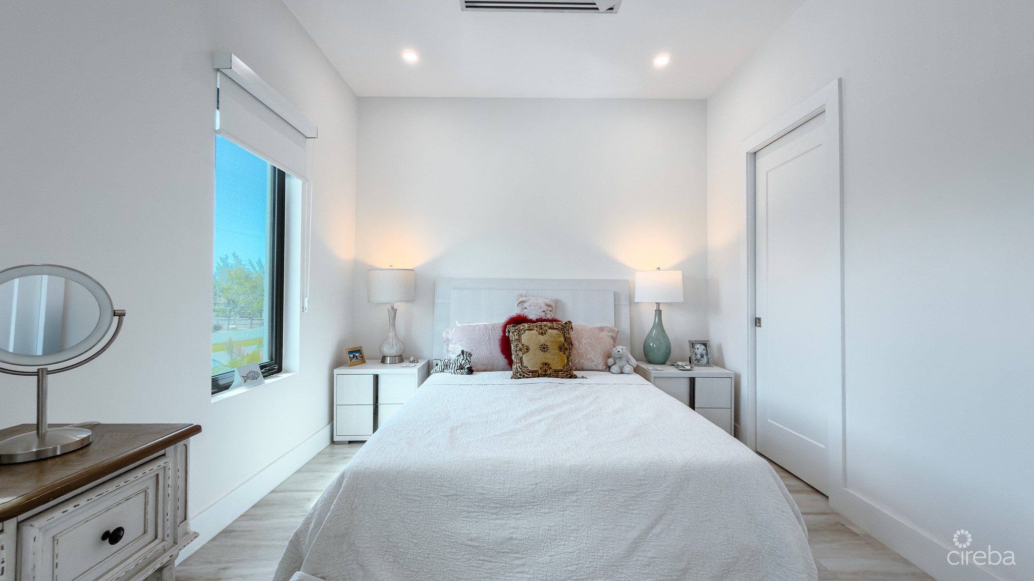 THE LAGOONS 3 BED WATERFRONT TOWNHOUSE
