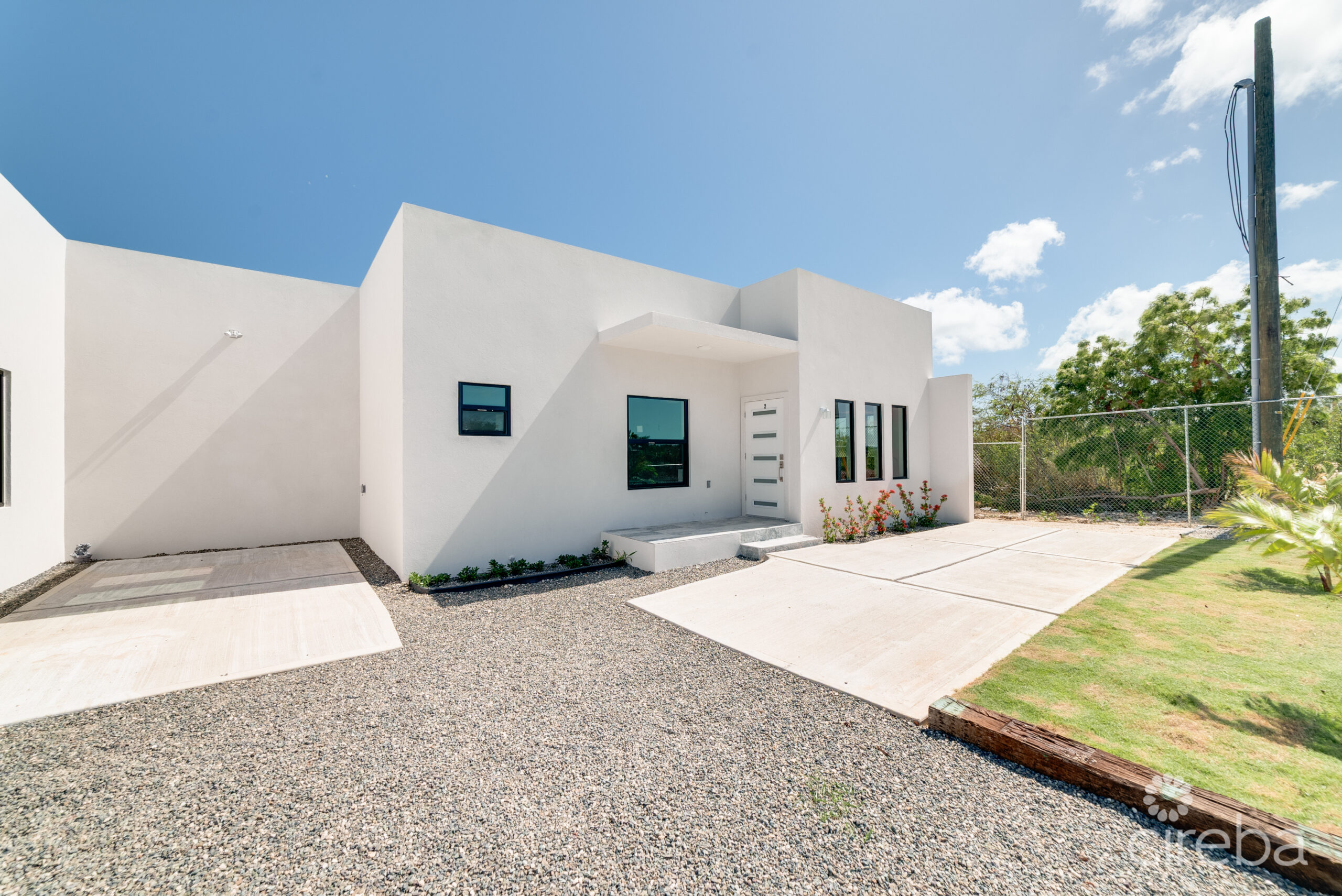 HYRE VIEW – 3 BED, 2 BATH DUPLEX