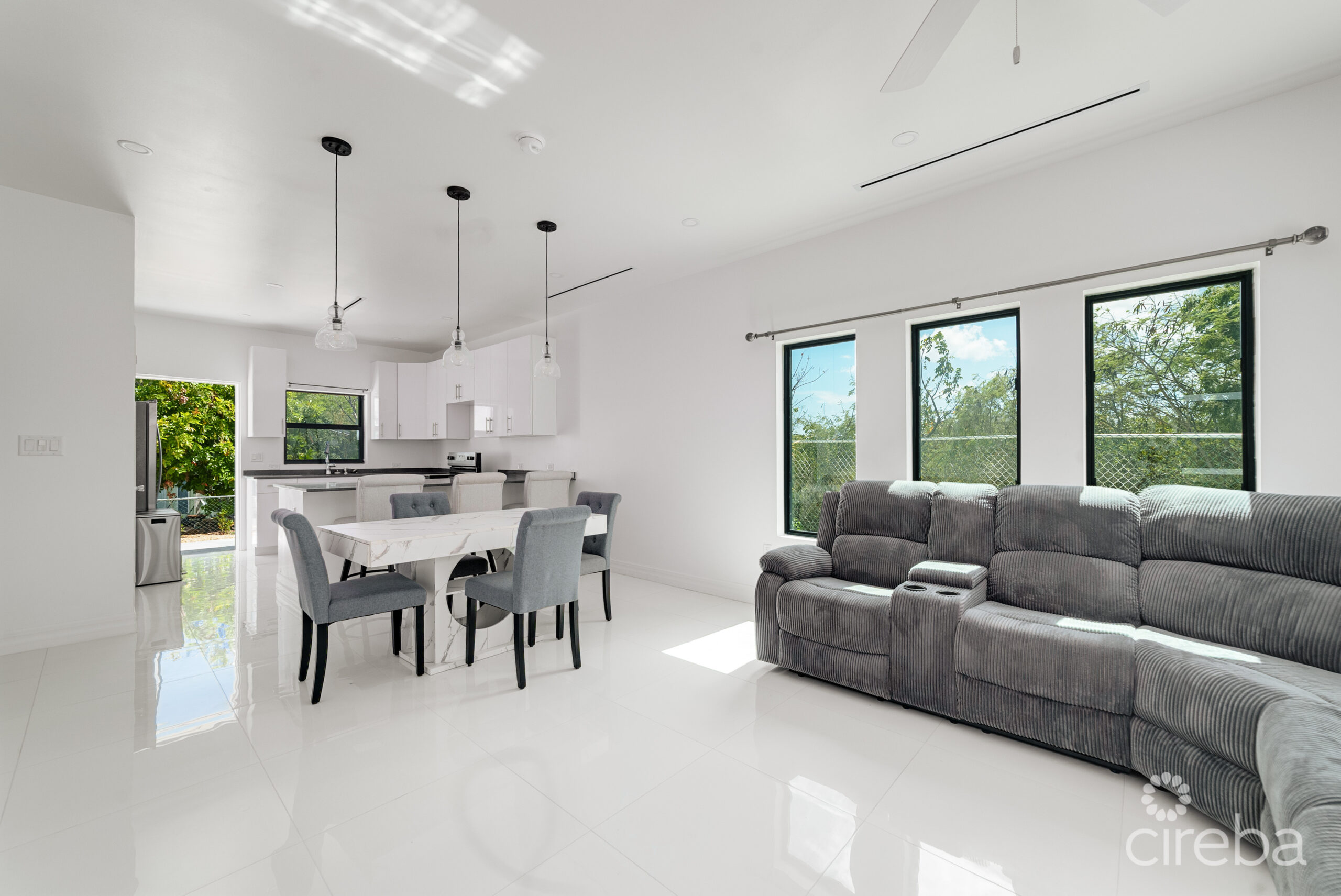 HYRE VIEW – 3 BED, 2 BATH DUPLEX