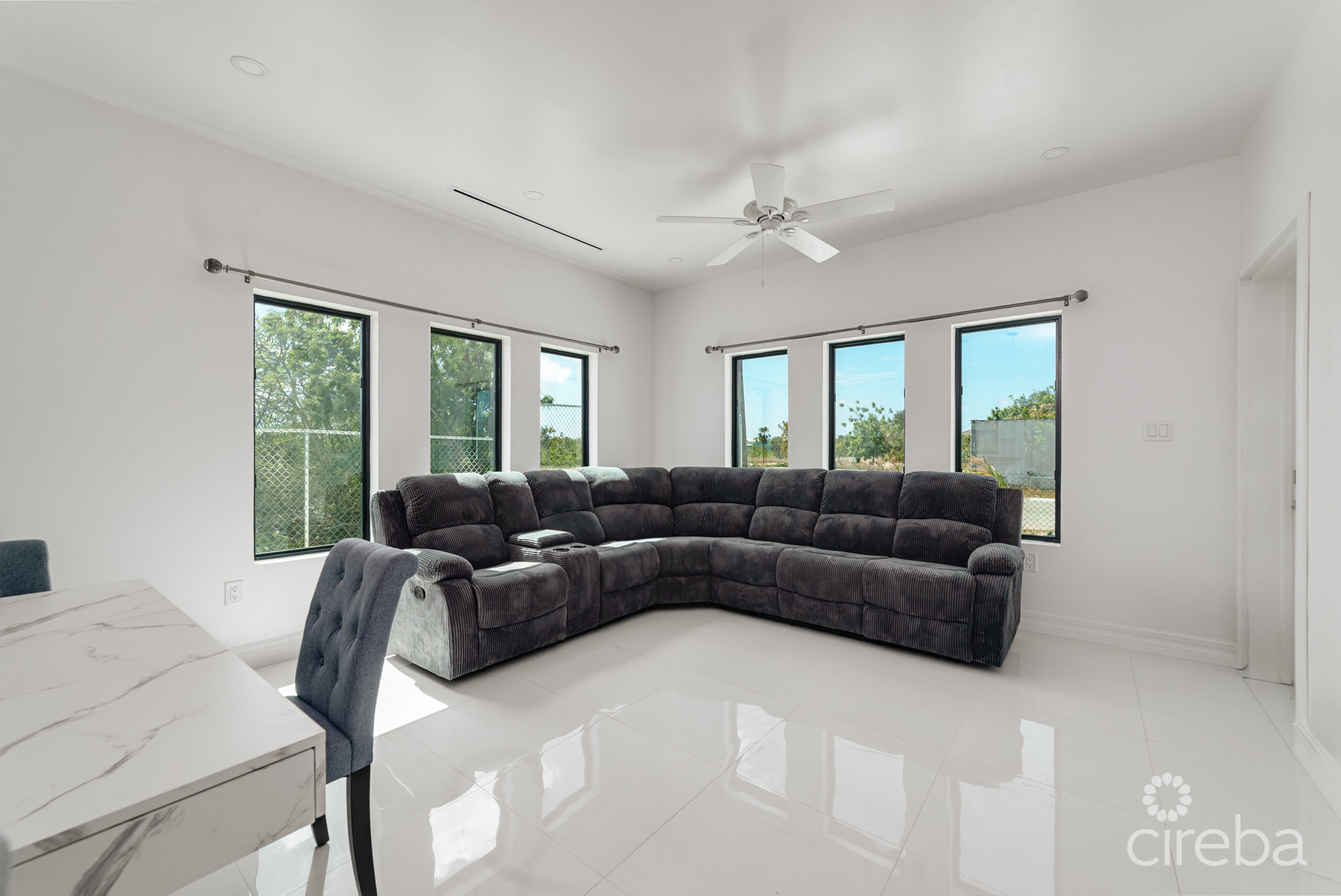HYRE VIEW – 3 BED, 2 BATH DUPLEX