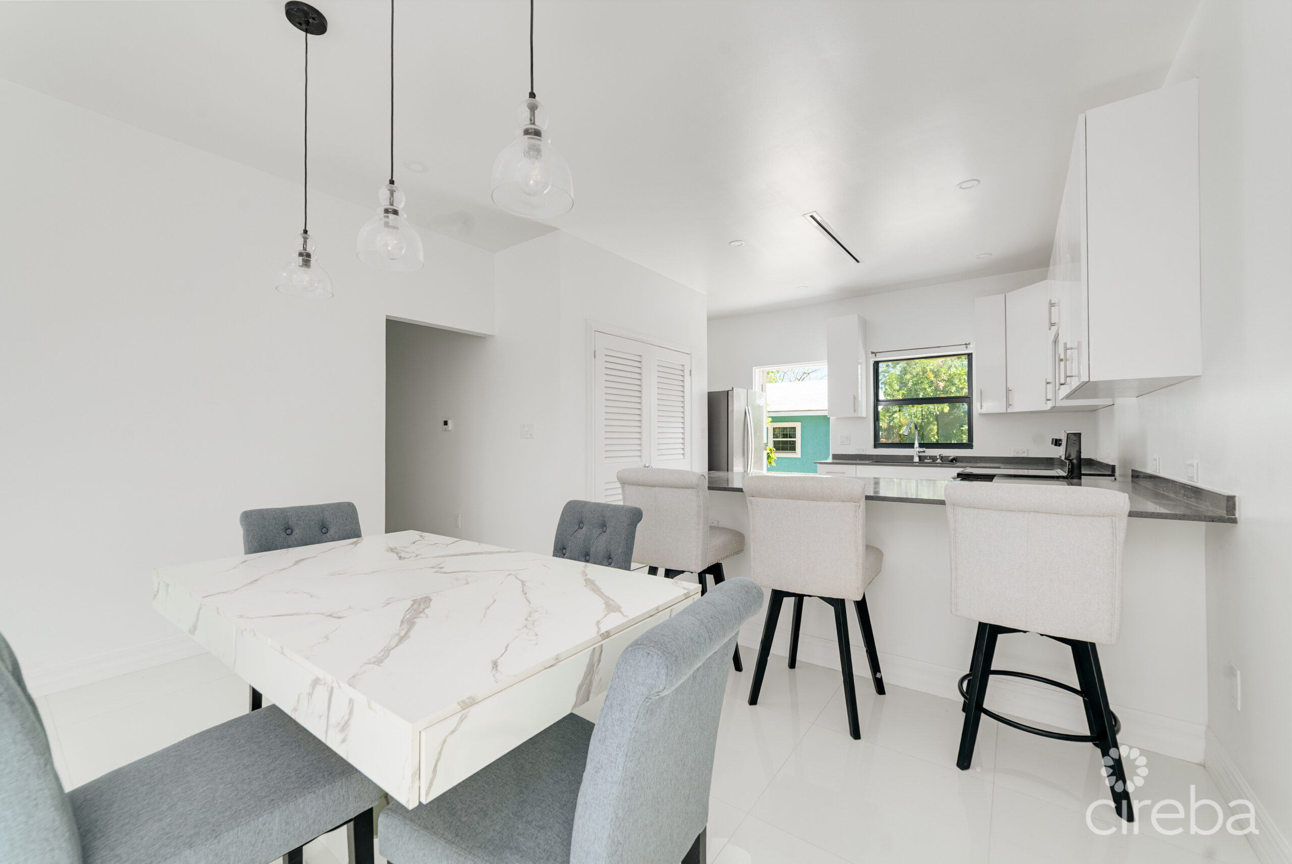 HYRE VIEW – 3 BED, 2 BATH DUPLEX
