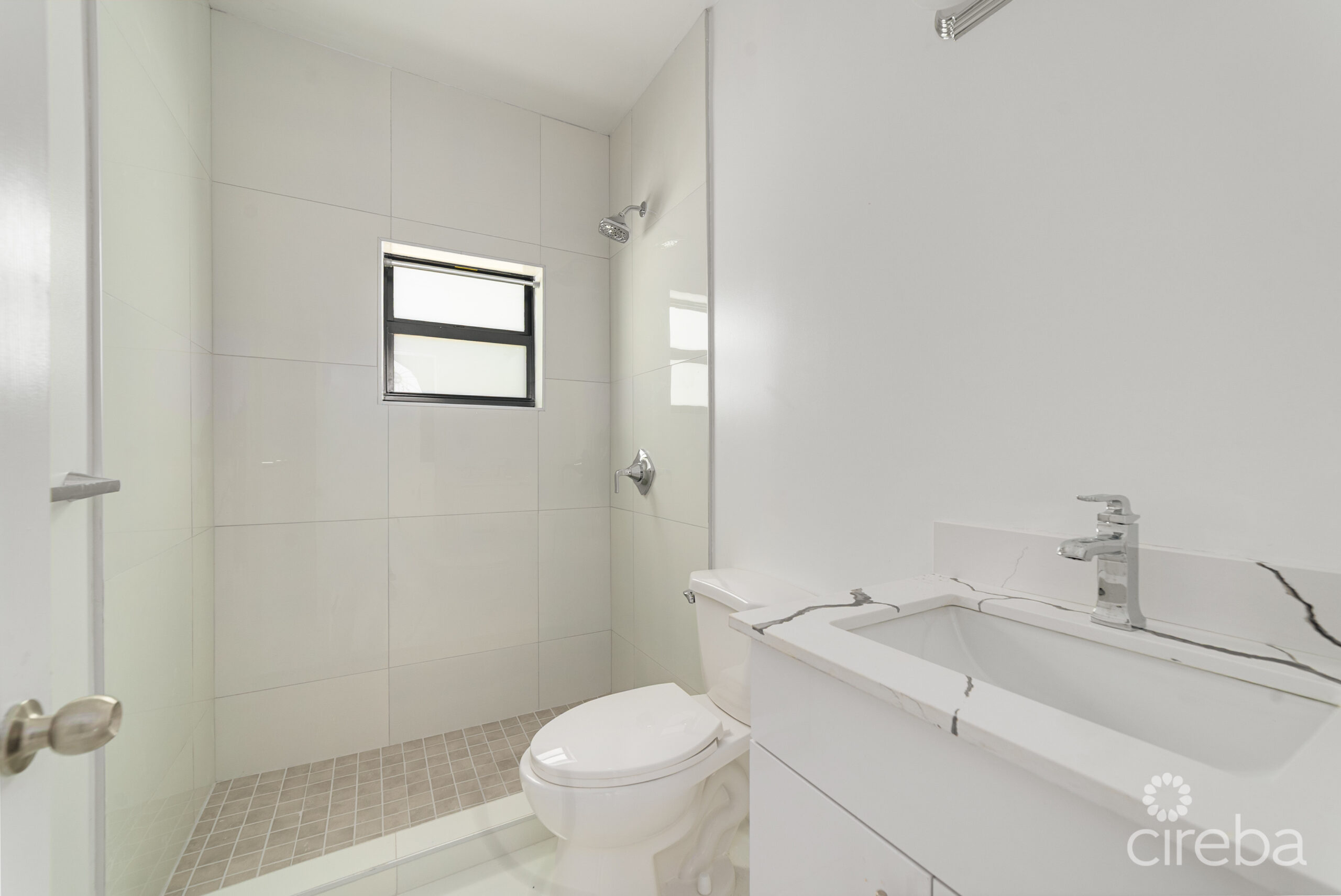 HYRE VIEW – 3 BED, 2 BATH DUPLEX