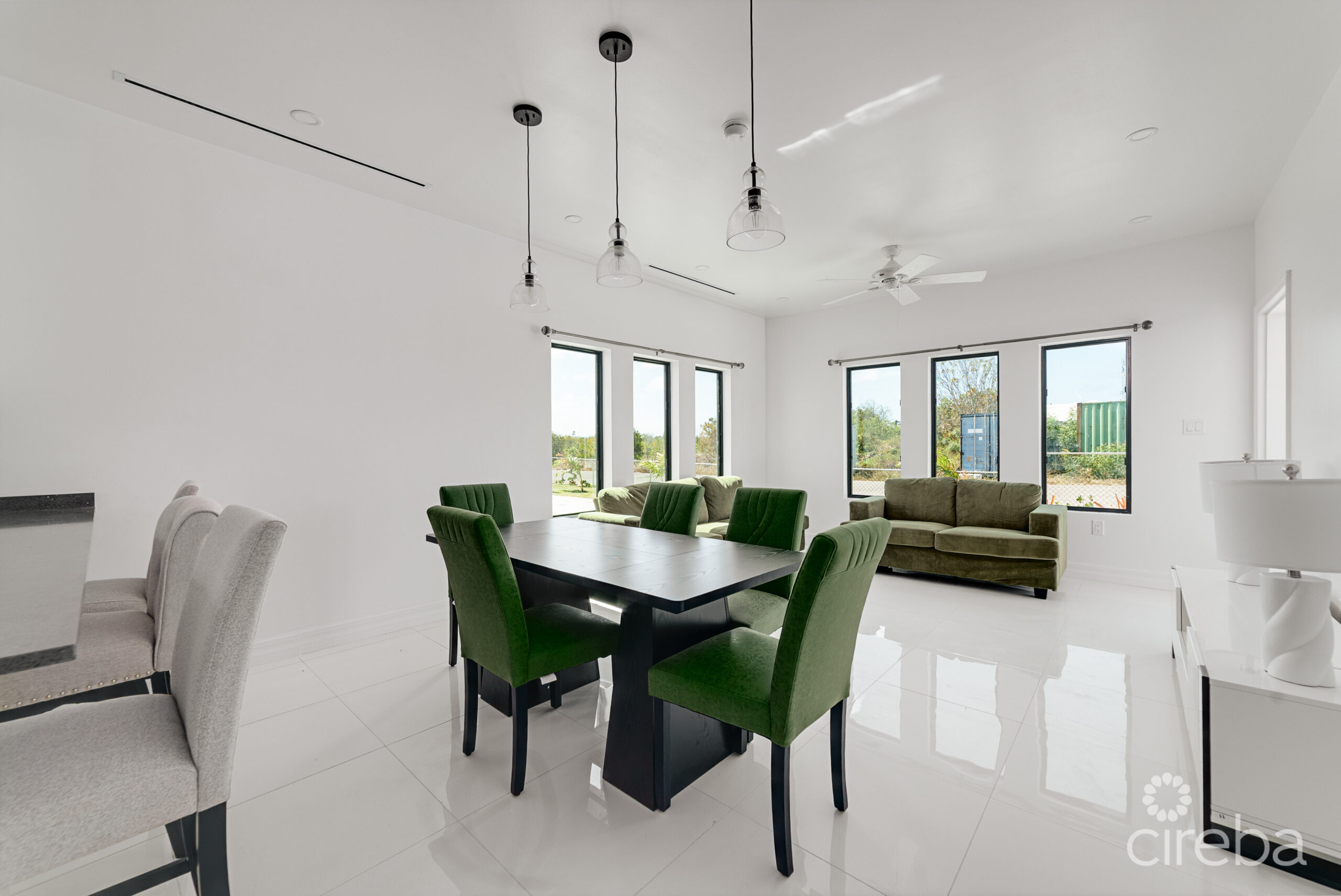 HYRE VIEW – 3 BED, 2 BATH DUPLEX