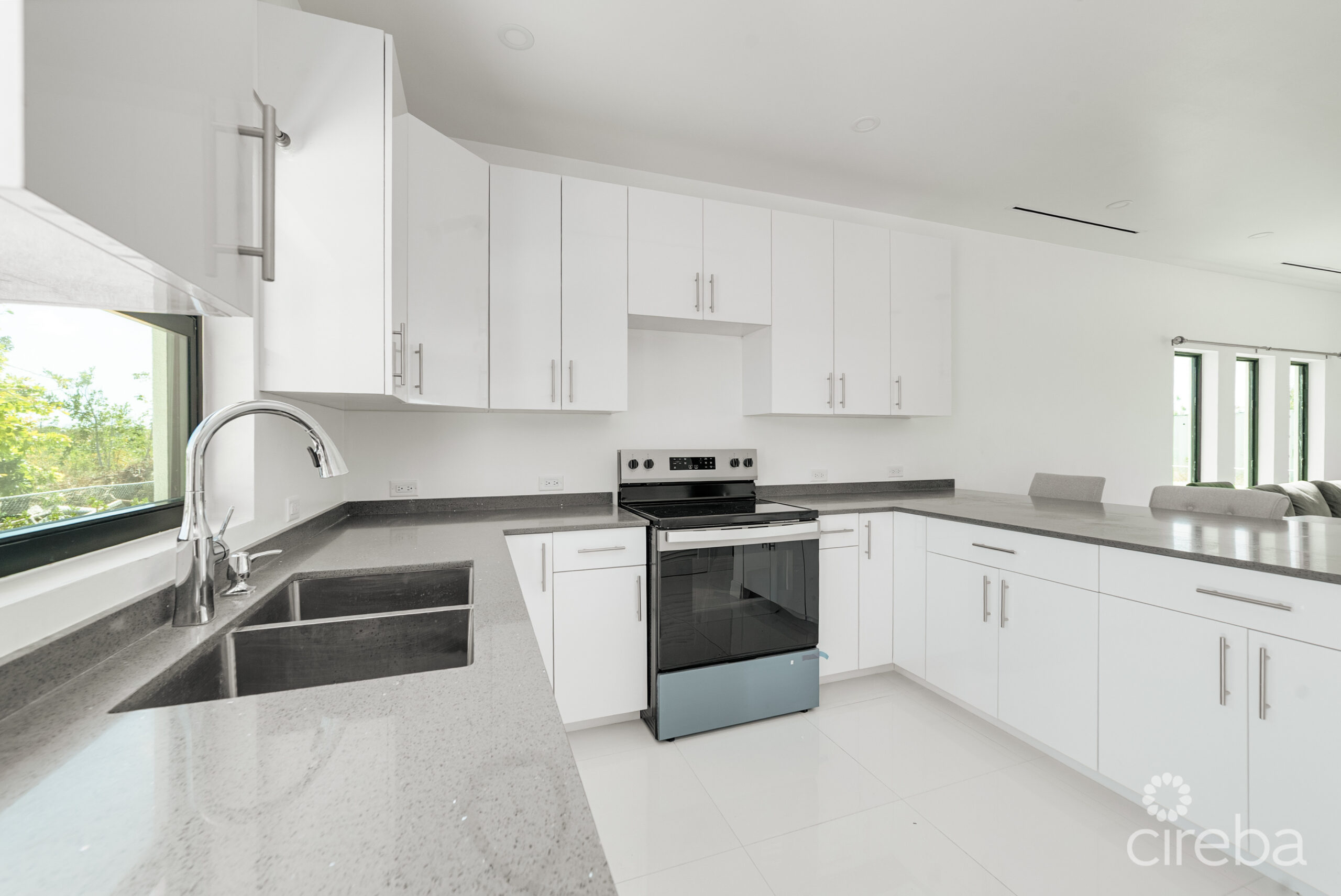 HYRE VIEW – 3 BED, 2 BATH DUPLEX