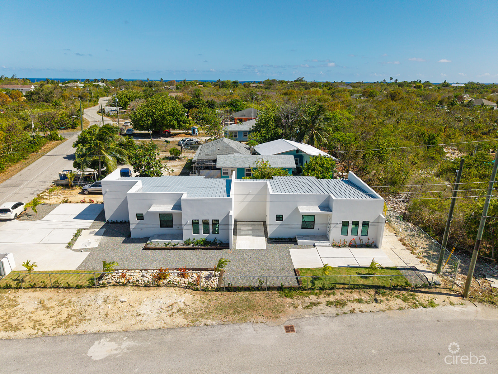 HYRE VIEW – 3 BED, 2 BATH DUPLEX
