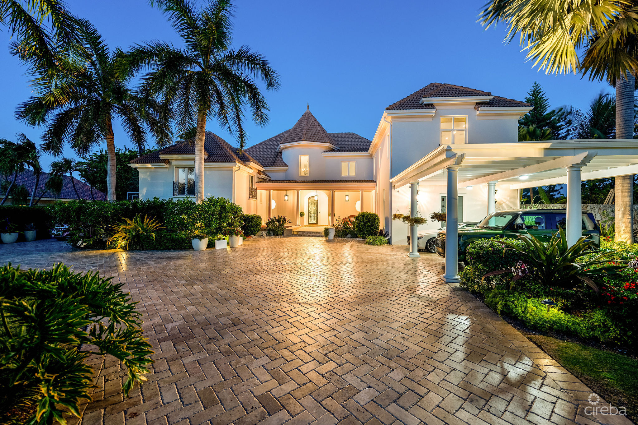 PINEAPPLE HOUSE, A VISTA DEL MAR ESTATE