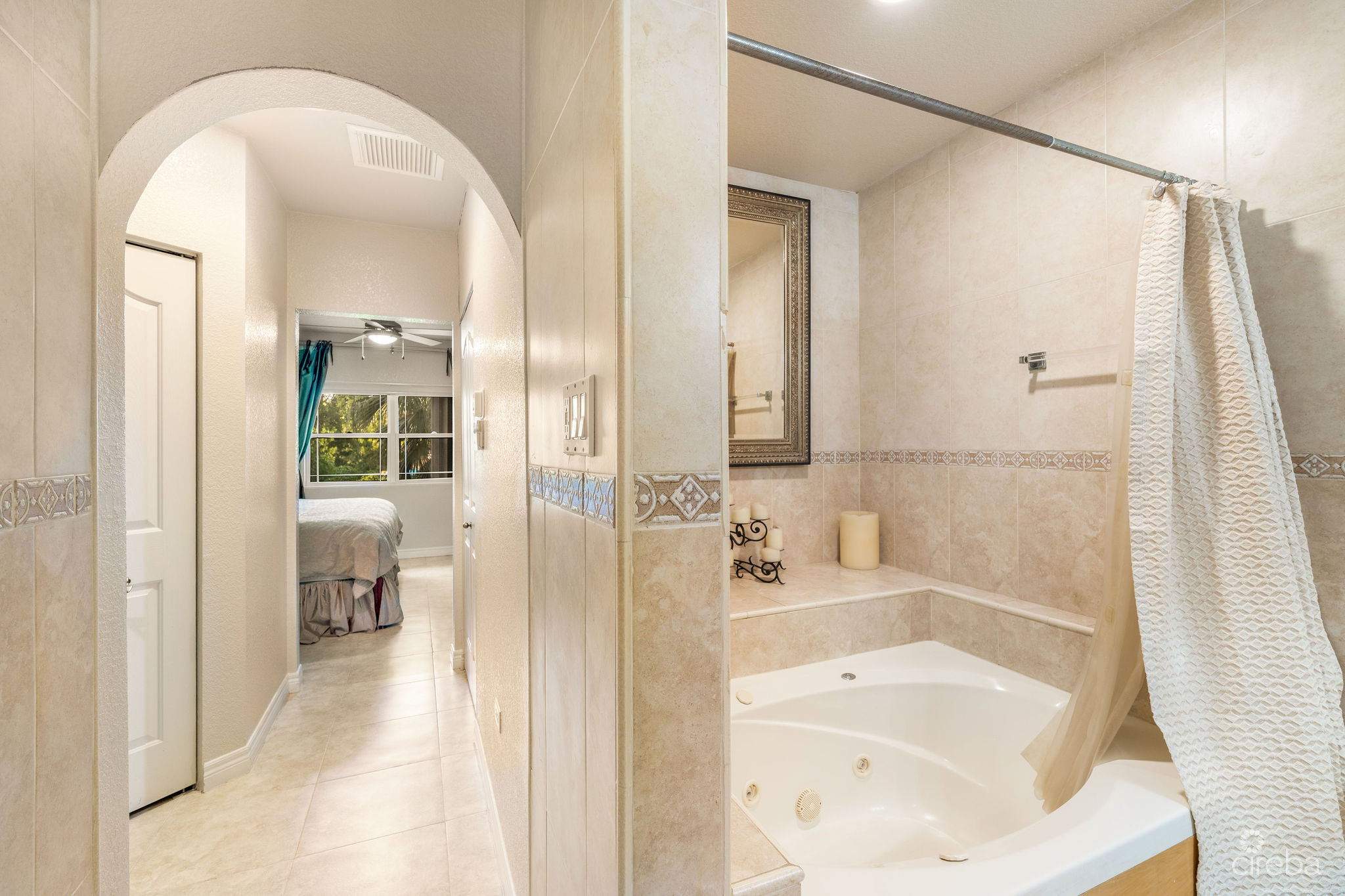SPACIOUS 3 BED + DEN TOWNHOME AT L’AMBIENCE