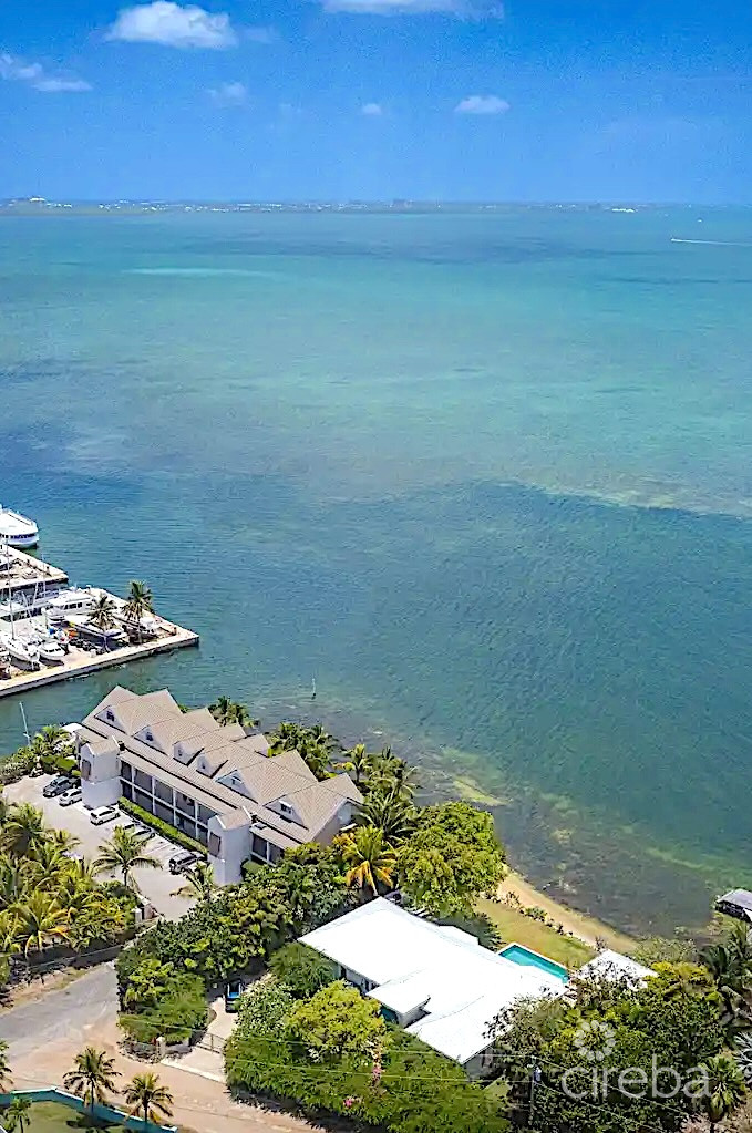 HARBOUR POINT OCEANFRONT 3 BED PLUS OFFICE