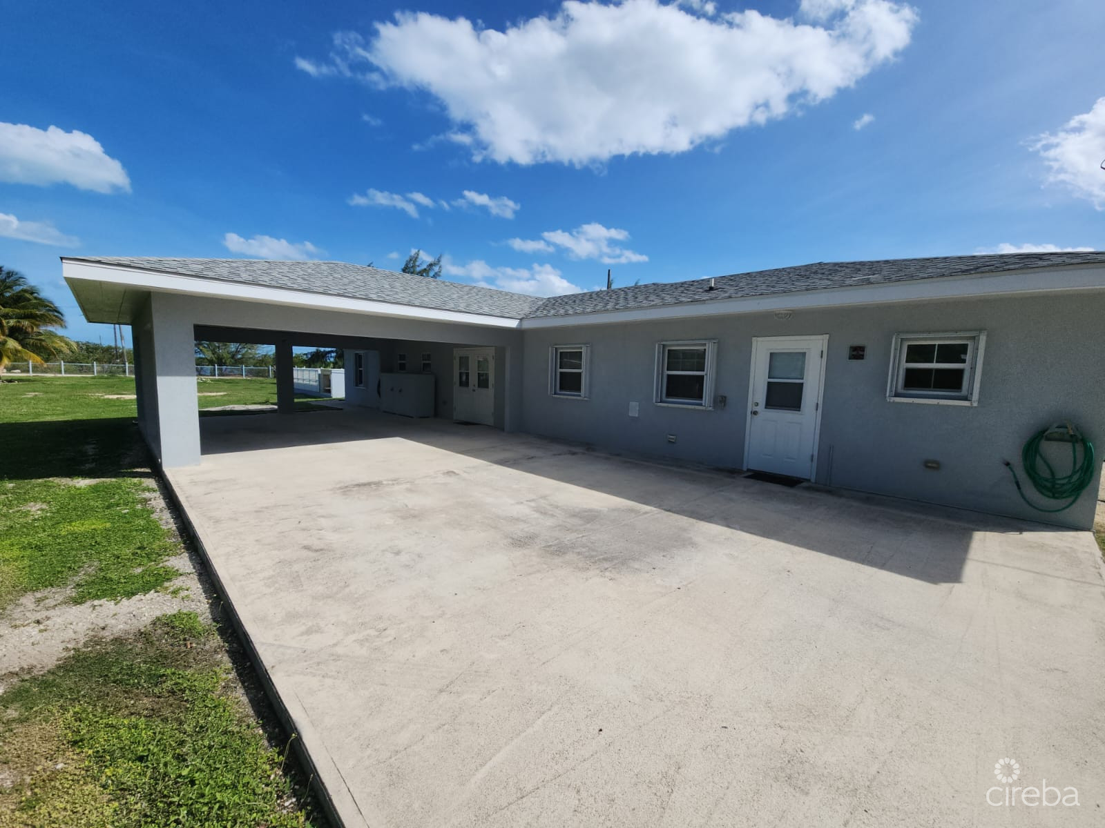 WATERVIEW HOME JUST OFF SMB CORRIDOR