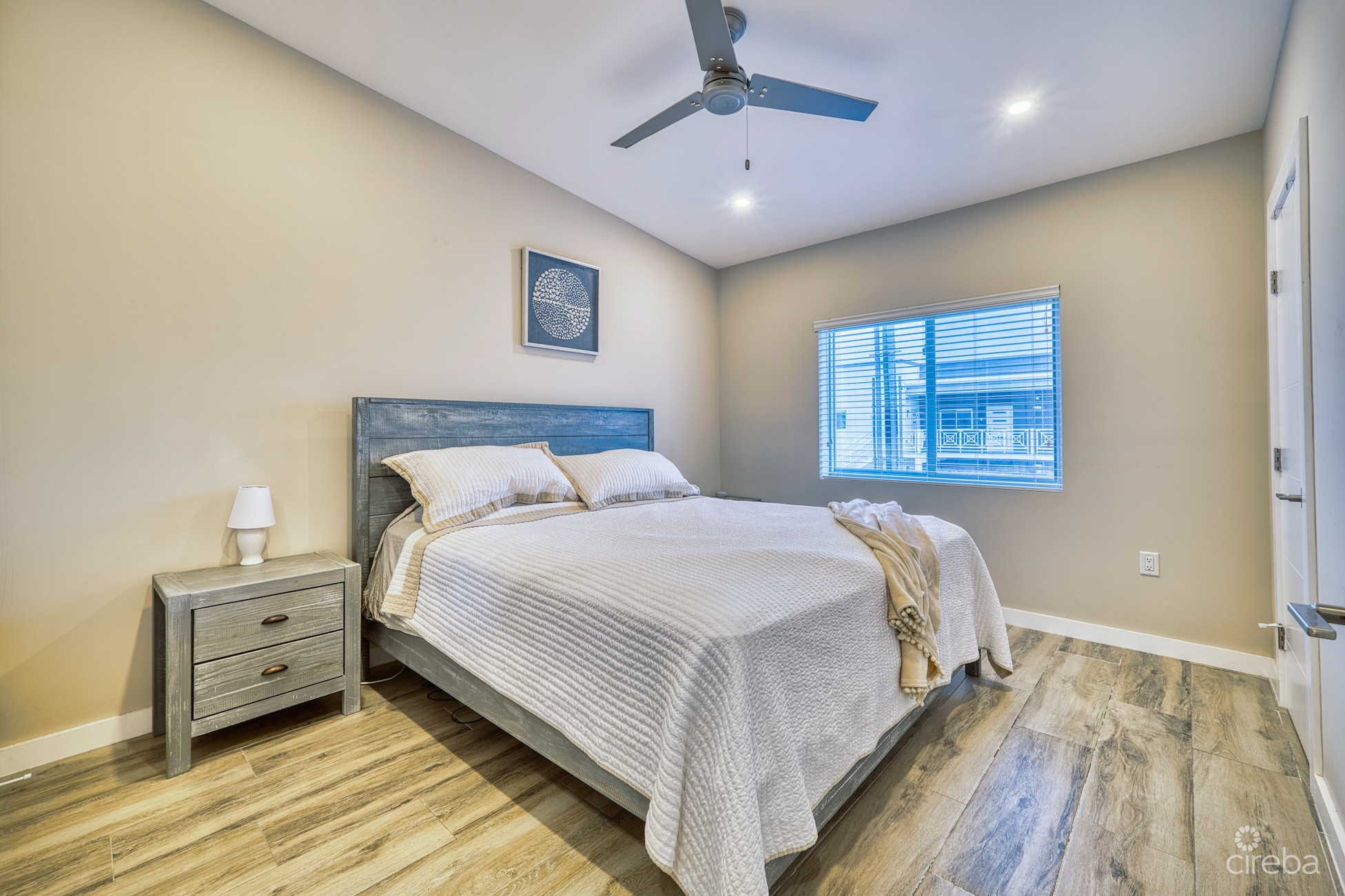DOWNTOWN REACH 801