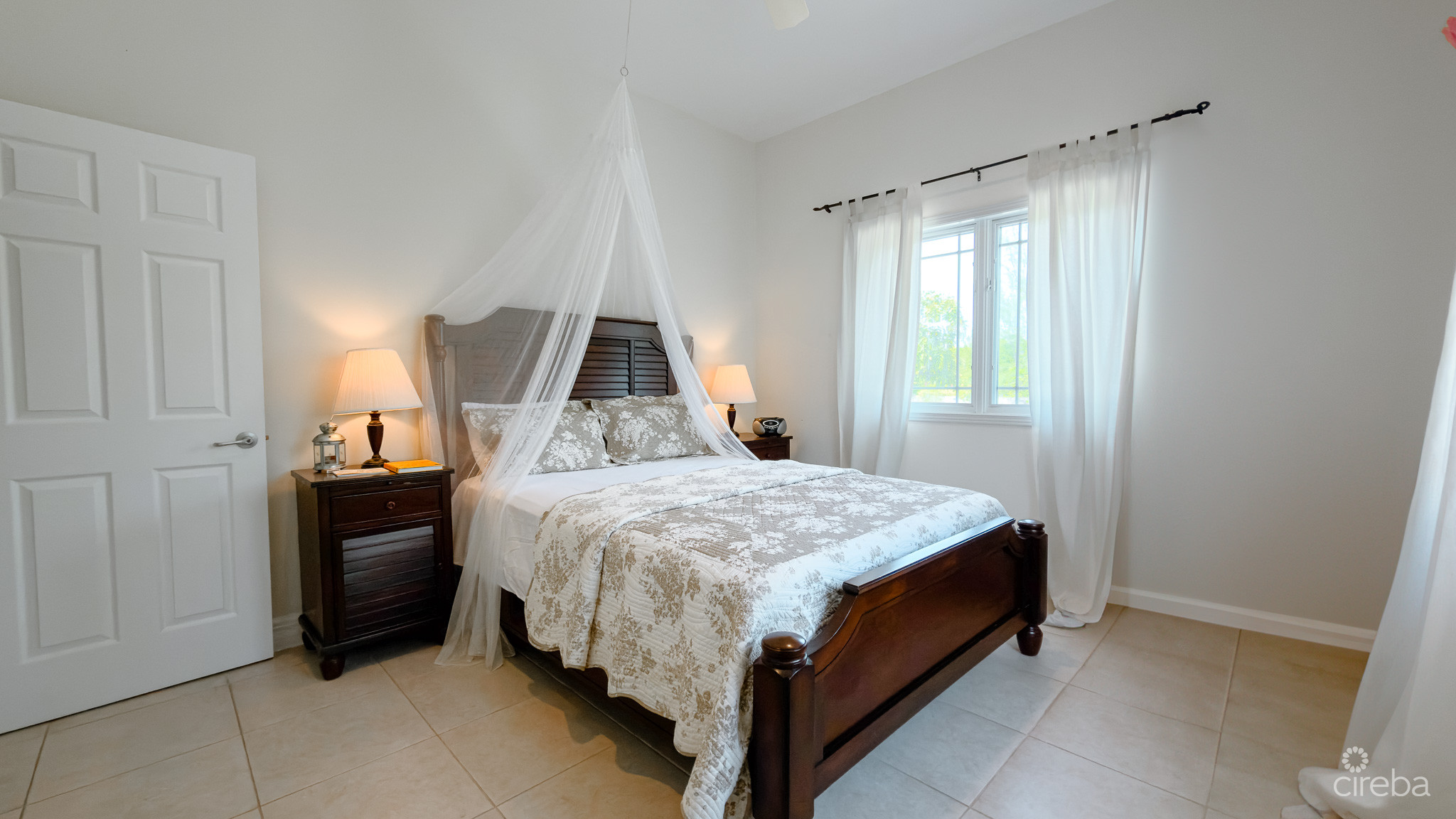CANAL FRONT HOME 3 BED PROSPECT