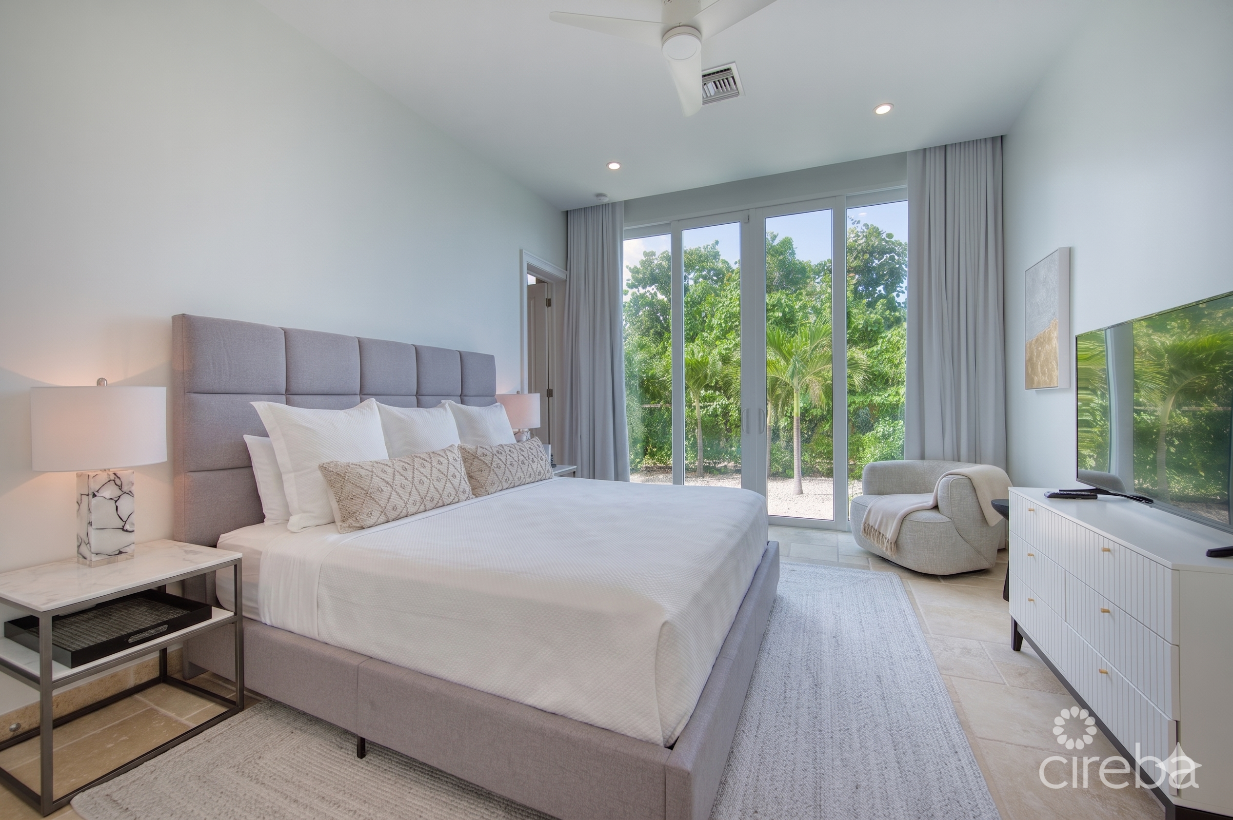 SEASIDE HIDEAWAY – FULLY RENOVATED BEACHFRONT GEM