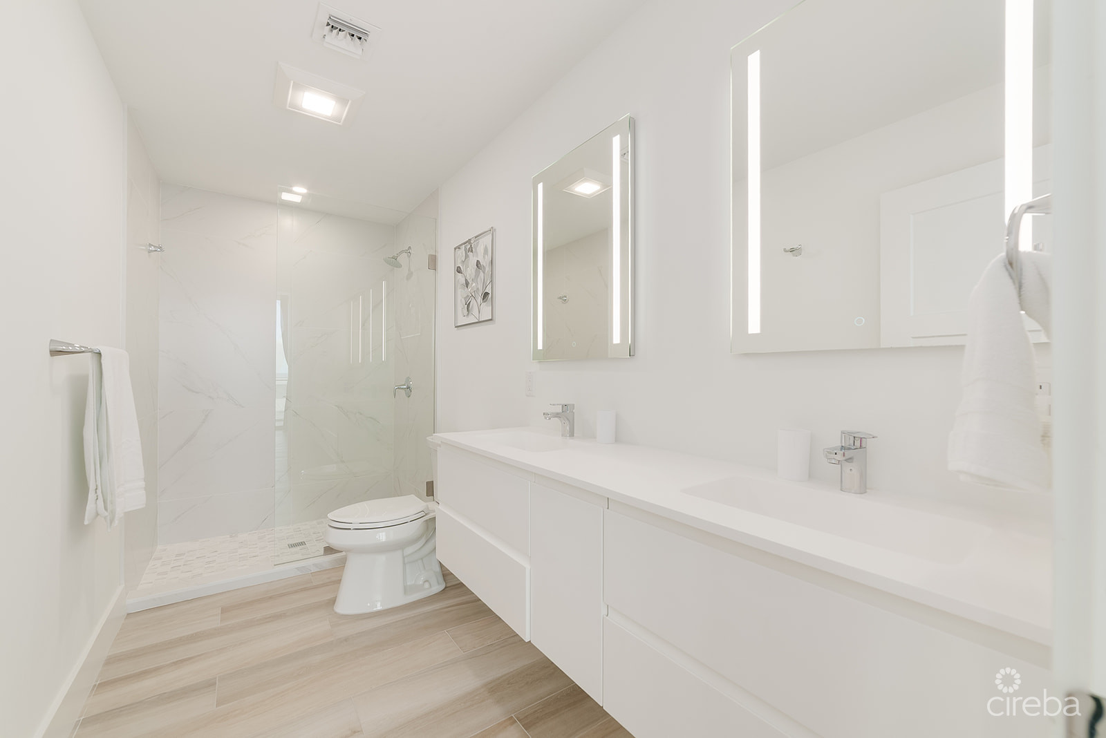 SUNSET POINT – BEAUTIFULLY UPGRADED 3 BED WITH PANORAMIC OCEAN VIEWS