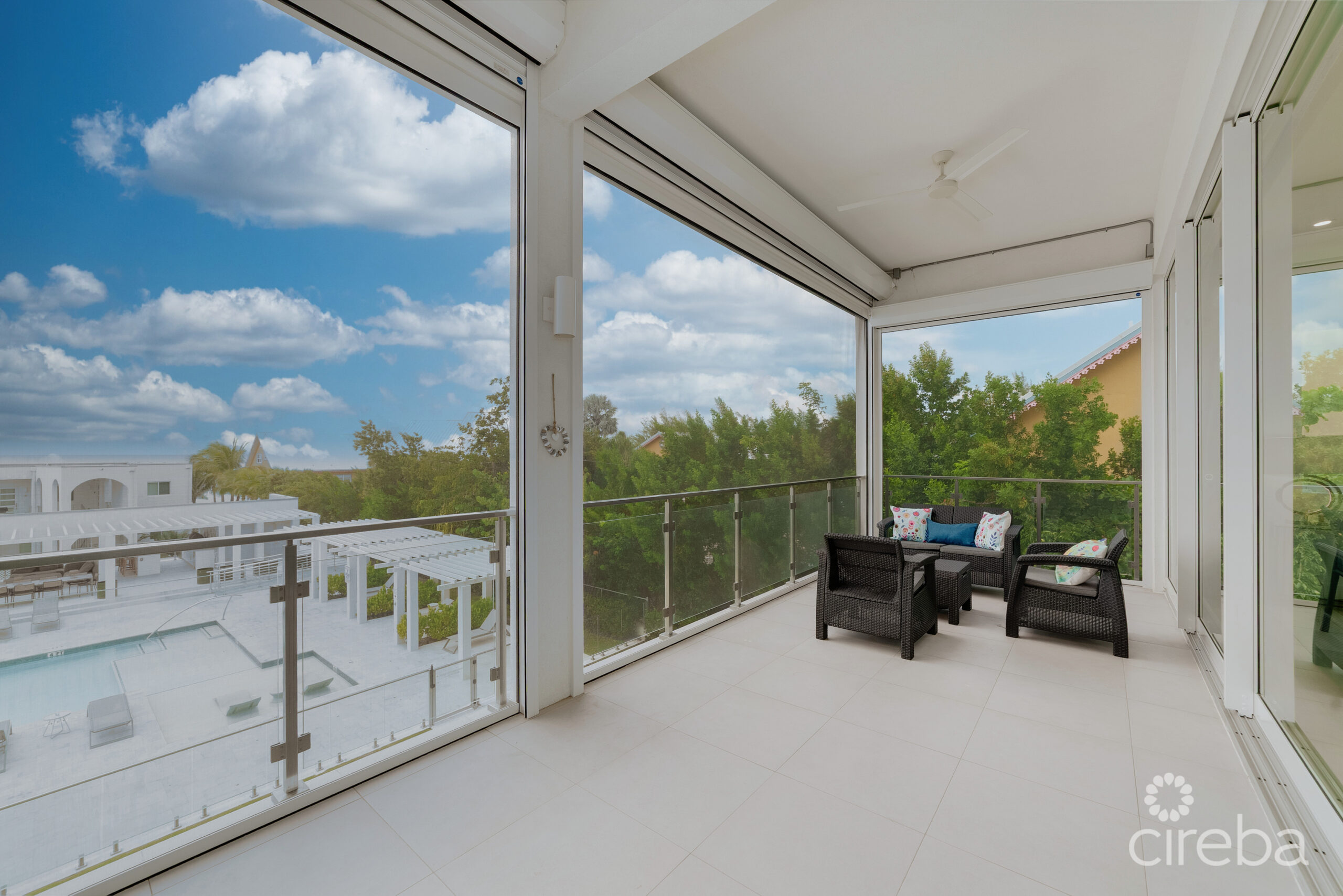 SUNSET POINT – BEAUTIFULLY UPGRADED 3 BED WITH PANORAMIC OCEAN VIEWS