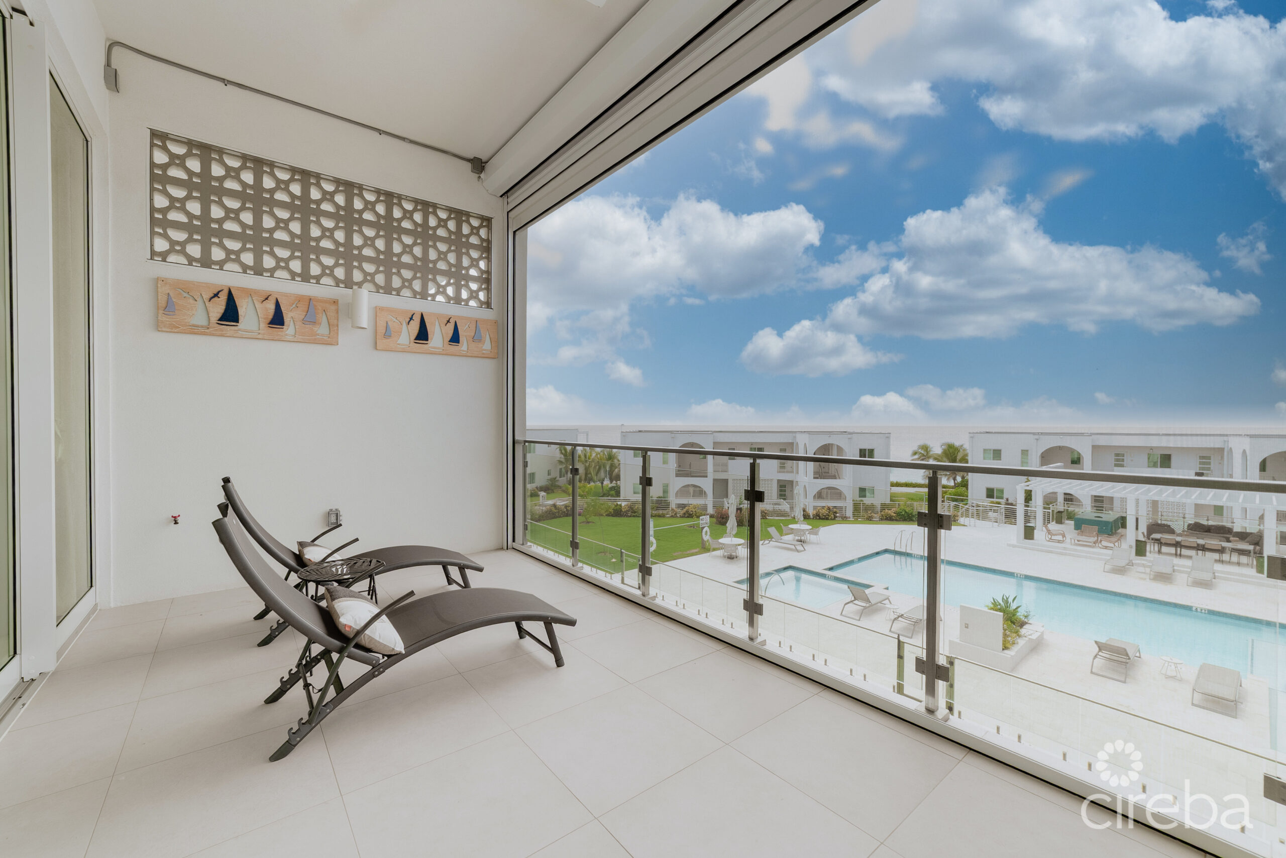 SUNSET POINT – BEAUTIFULLY UPGRADED 3 BED WITH PANORAMIC OCEAN VIEWS