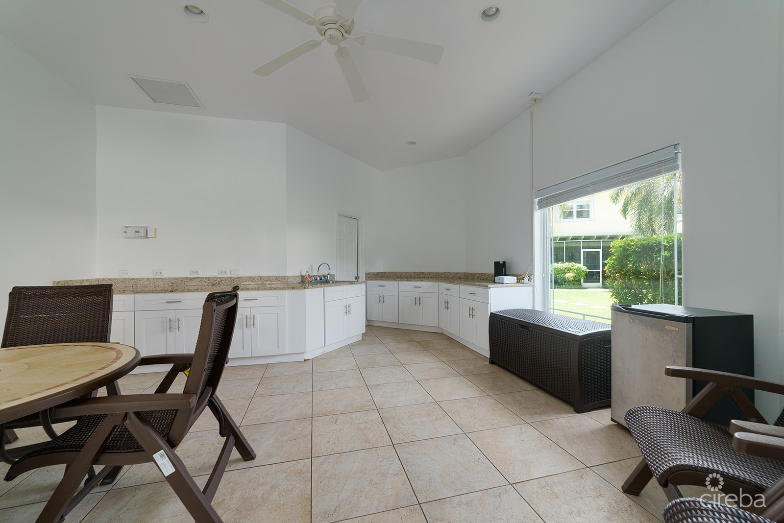 SPACIOUS 3 BED + DEN TOWNHOME AT L’AMBIENCE