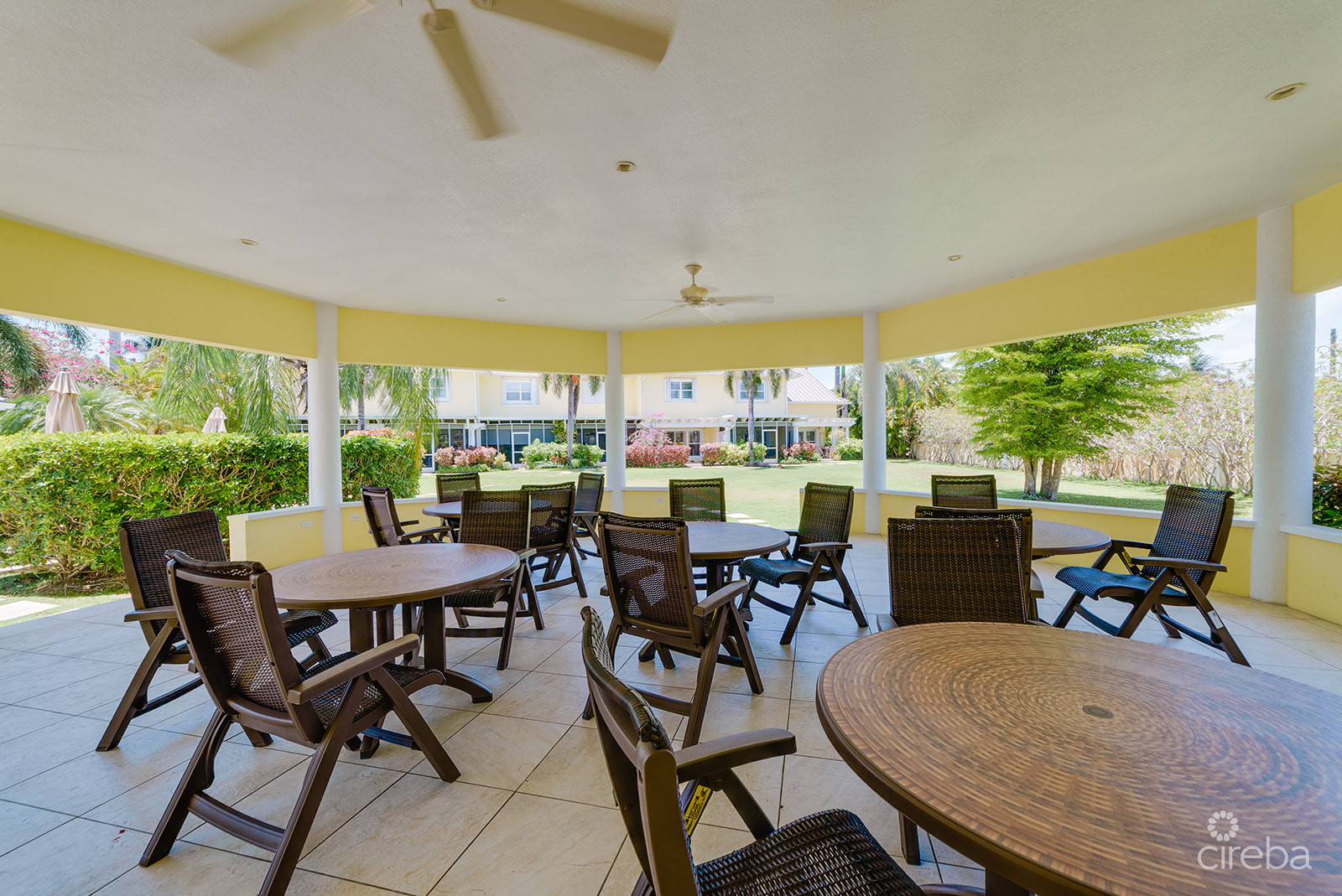 SPACIOUS 3 BED + DEN TOWNHOME AT L’AMBIENCE